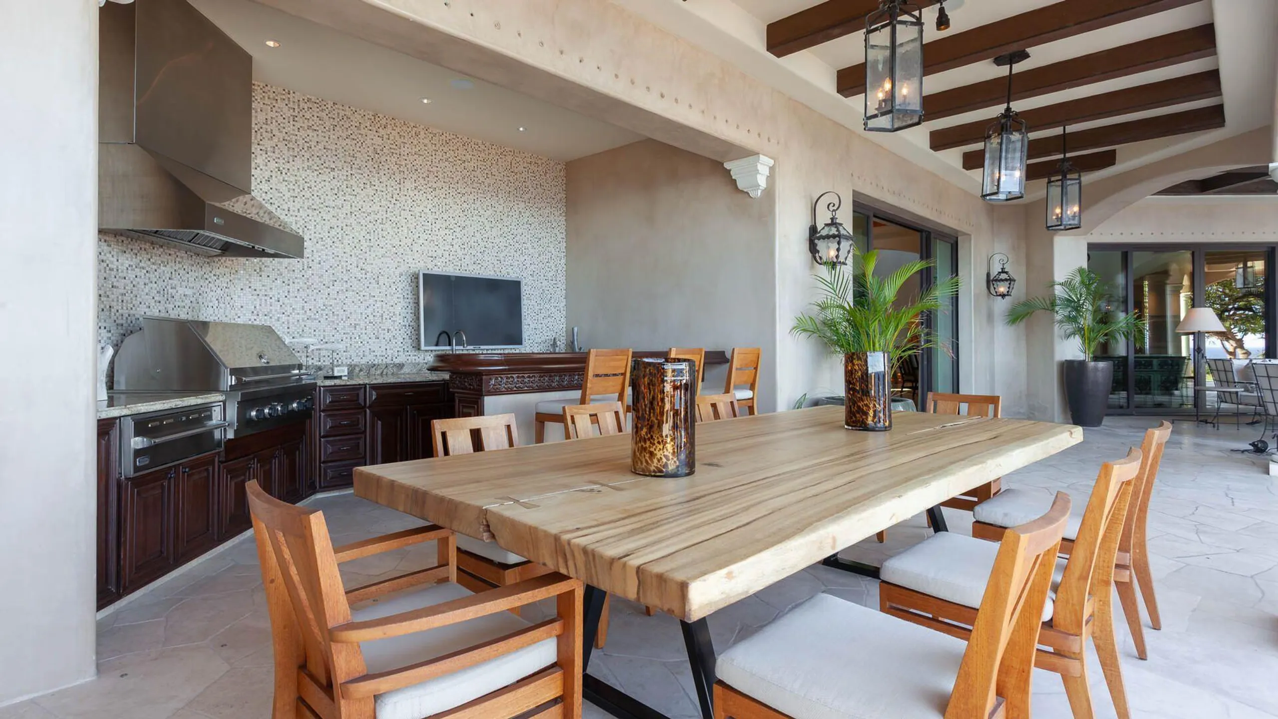 Palmilla Grand Estate with Infinity Pool and Breathtaking Ocean Views — photograph 9