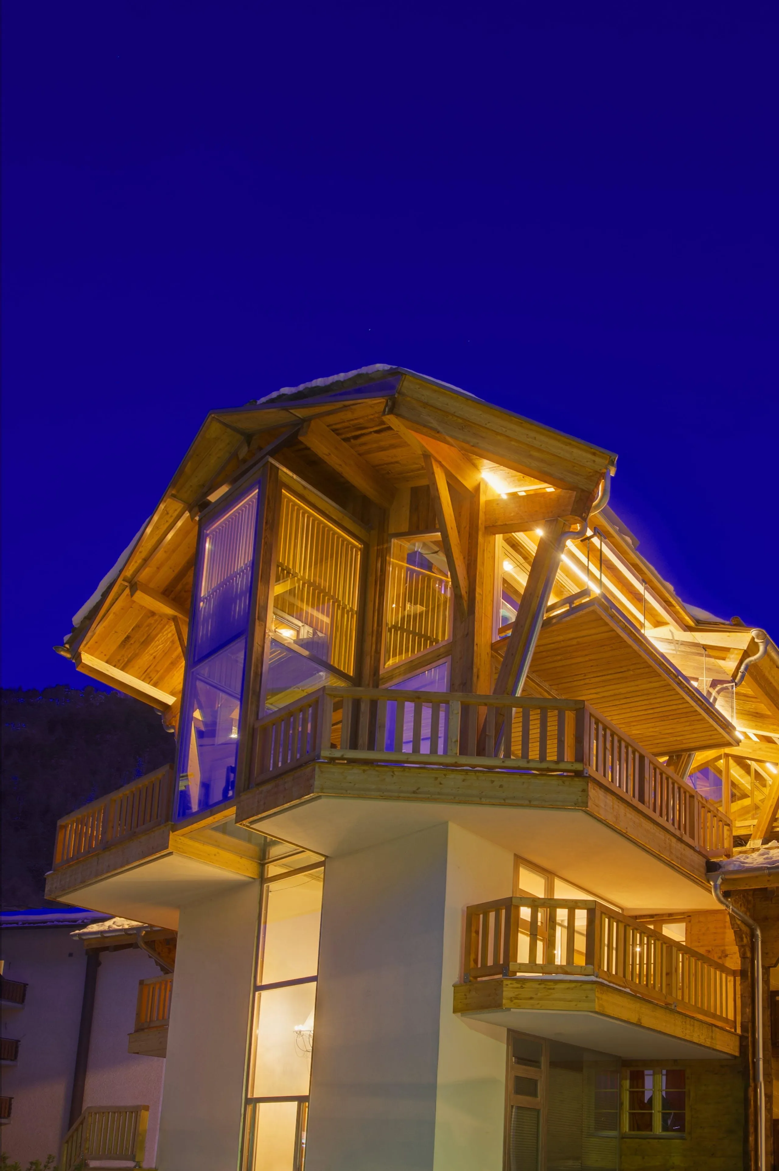 Timeless Peak Luxury Residence Perched Upon the Majesty of Zermatt — photograph 2