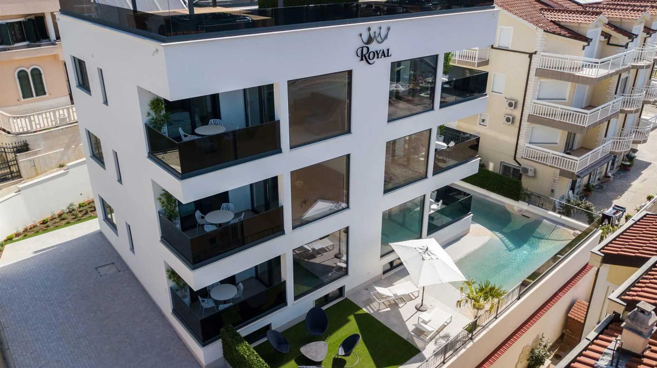 Spacious Villa with Rooftop Terrace and Jacuzzi in Trogir — photograph 7
