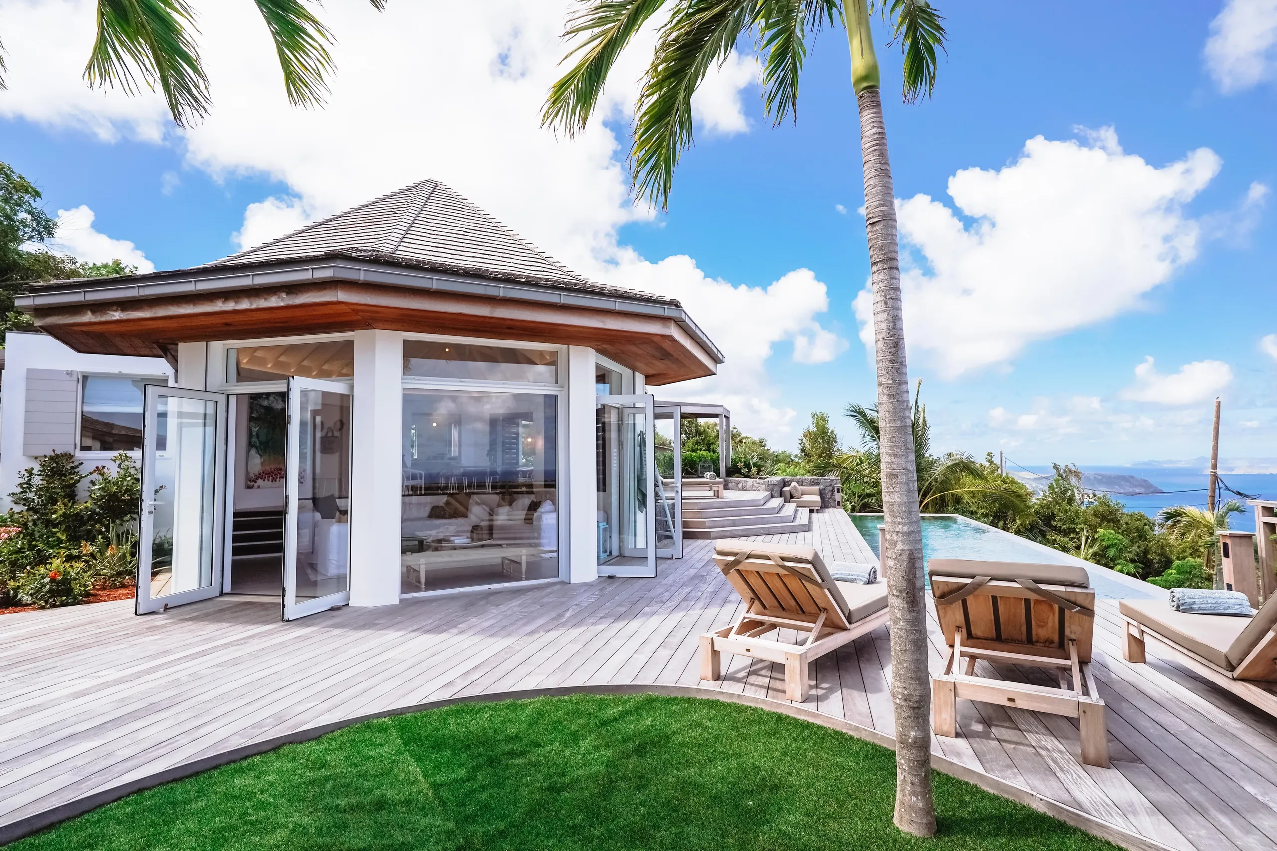Majestic Paradise Villa with Private Pool and Ocean Views — photograph 2