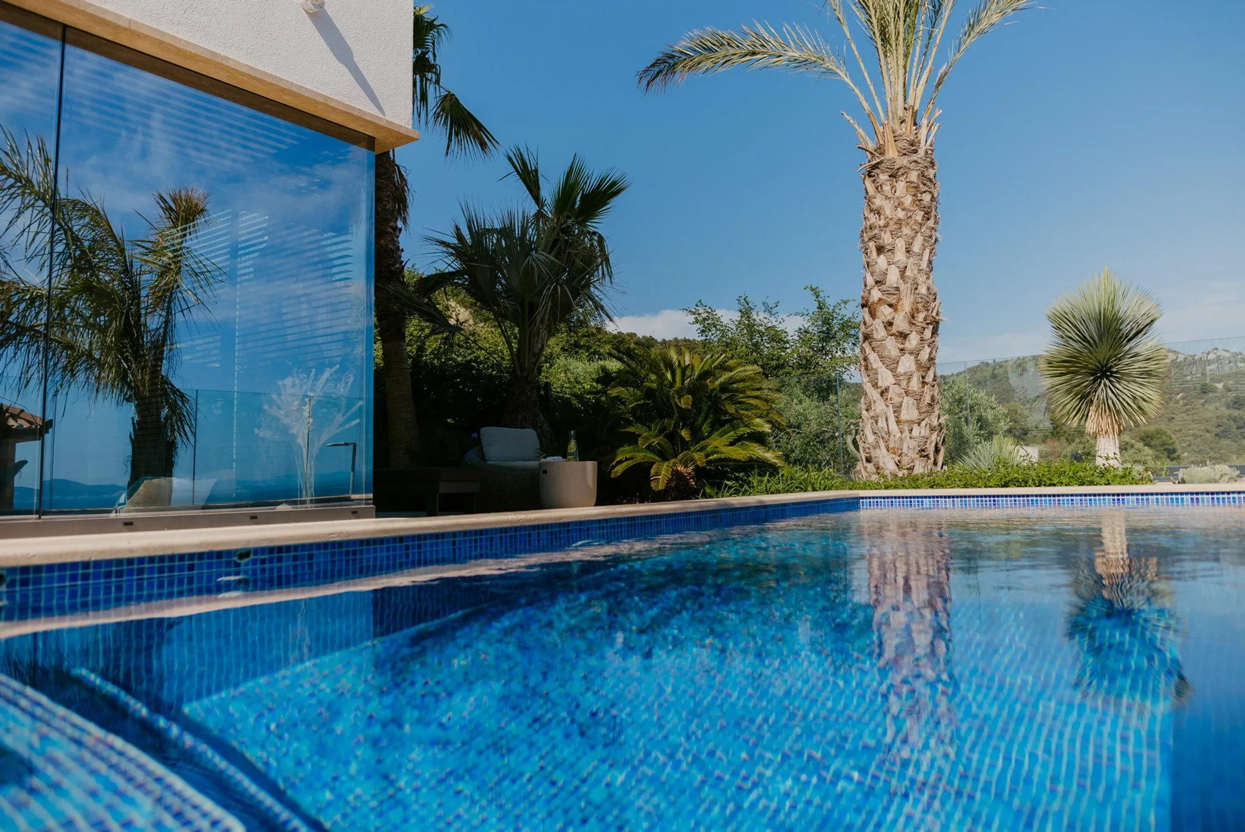 Exquisite Villa with Private Pool, Sauna, Jacuzzi and Enchanting Sea Views — photograph 8