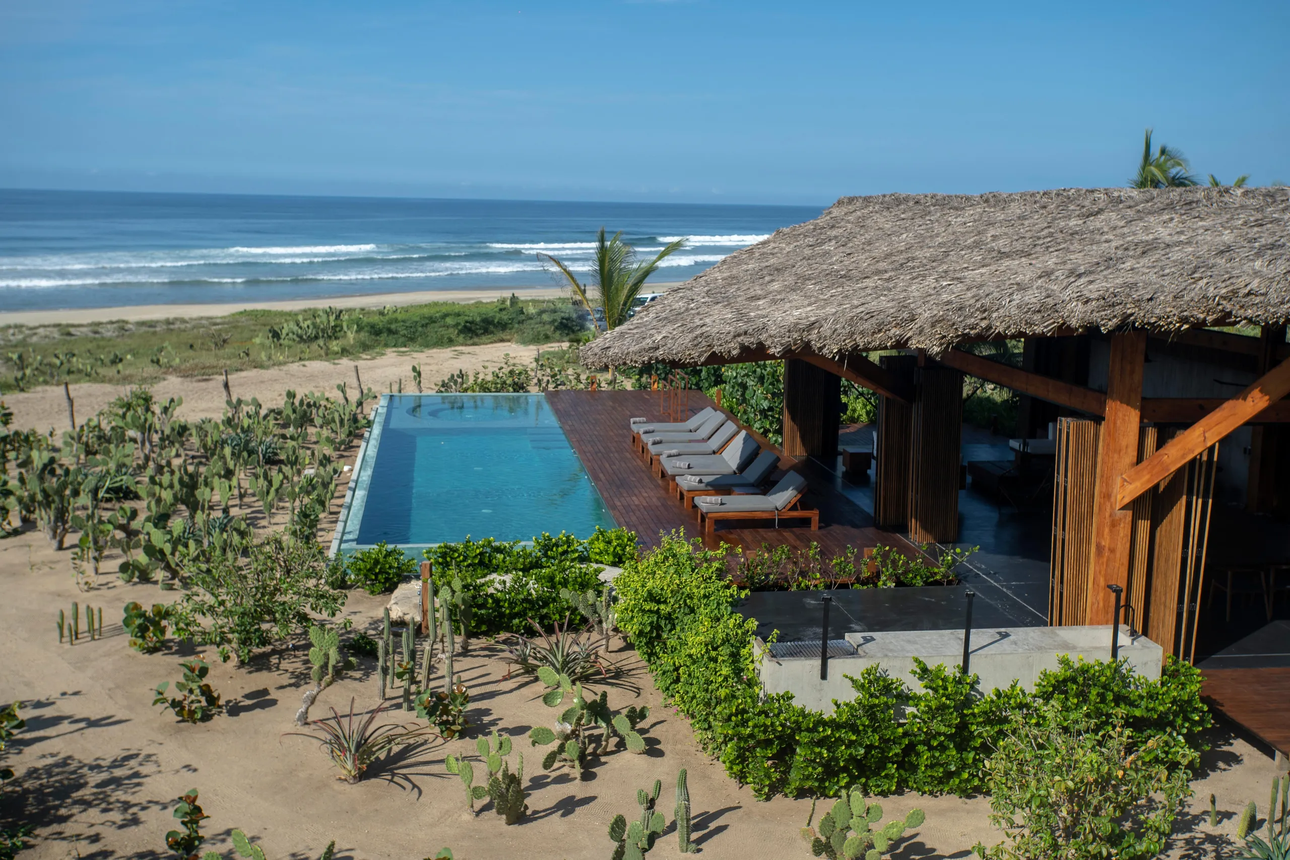 Cerulean Sanctum Beachside Resort Estate with Infinity Pool — photograph 8