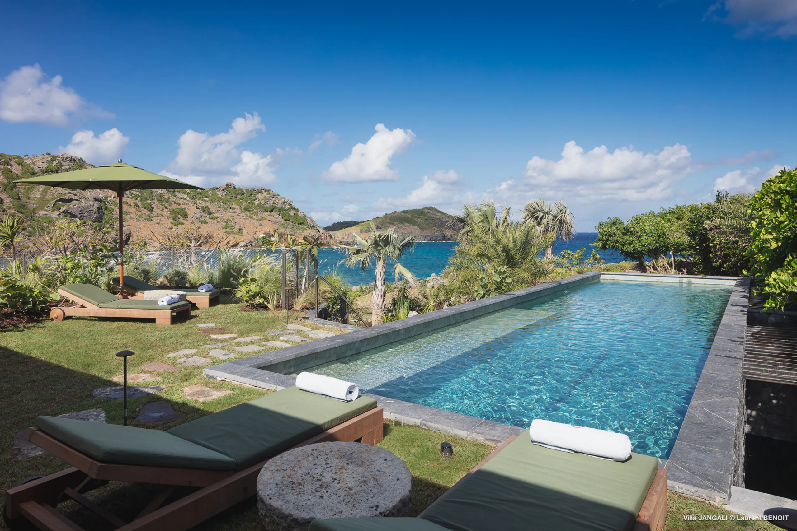Serene Flamands Estate with Gardens, Heated Pool & Ocean Views — photograph 3