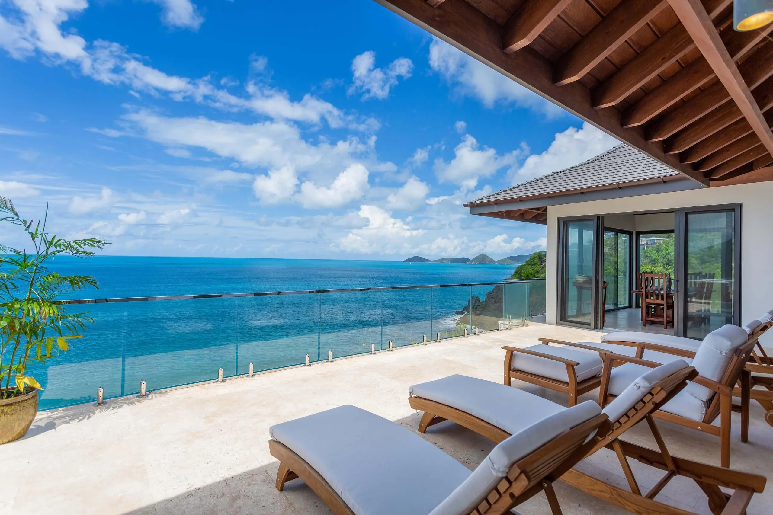 Ocean View Luxury Villa with Infinity Lounge Pool and Stunning Ocean Views — photograph 5
