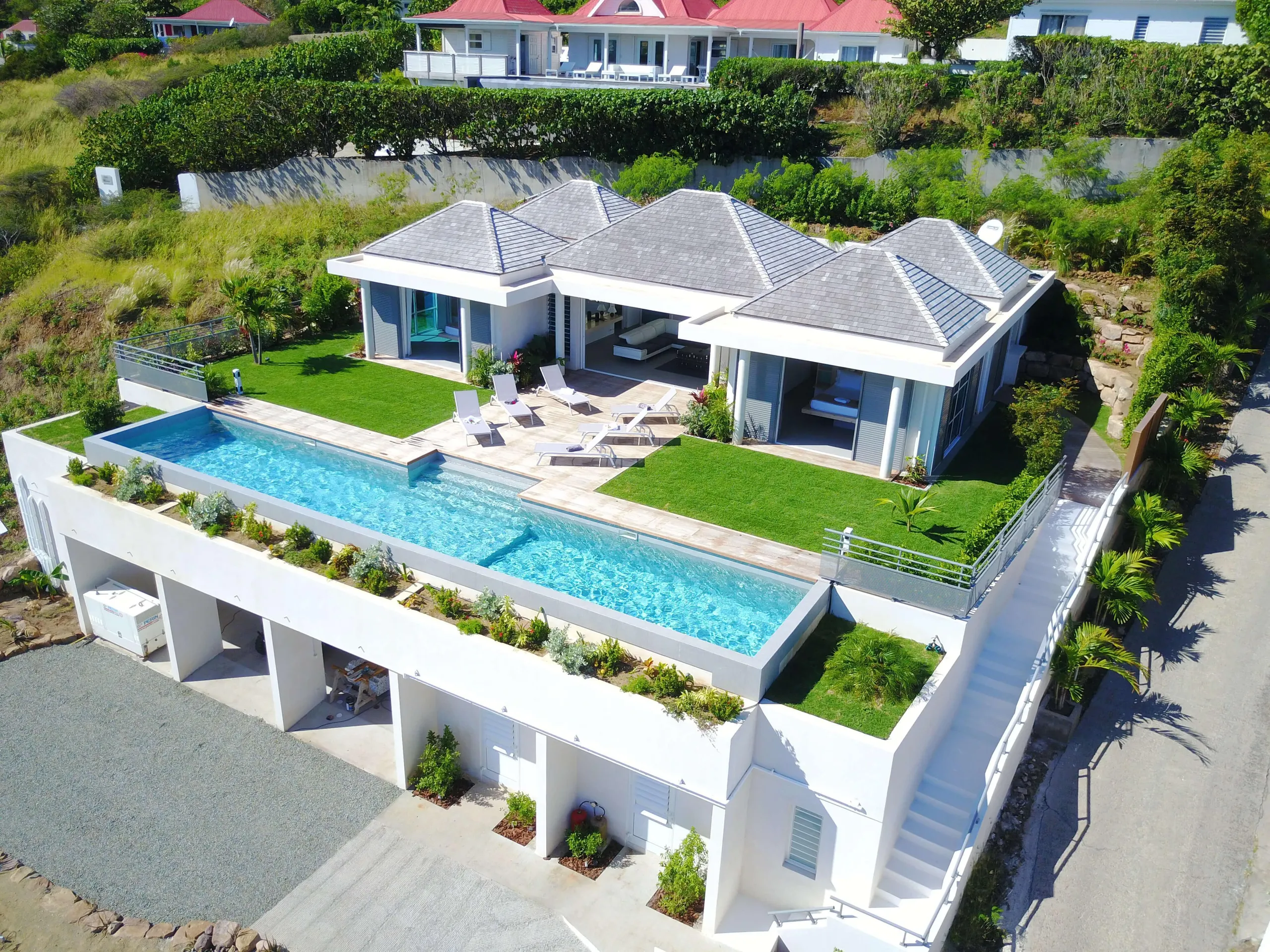 Modern and Aesthetic Styled Villa with Private Pool and Sea View — photograph 5