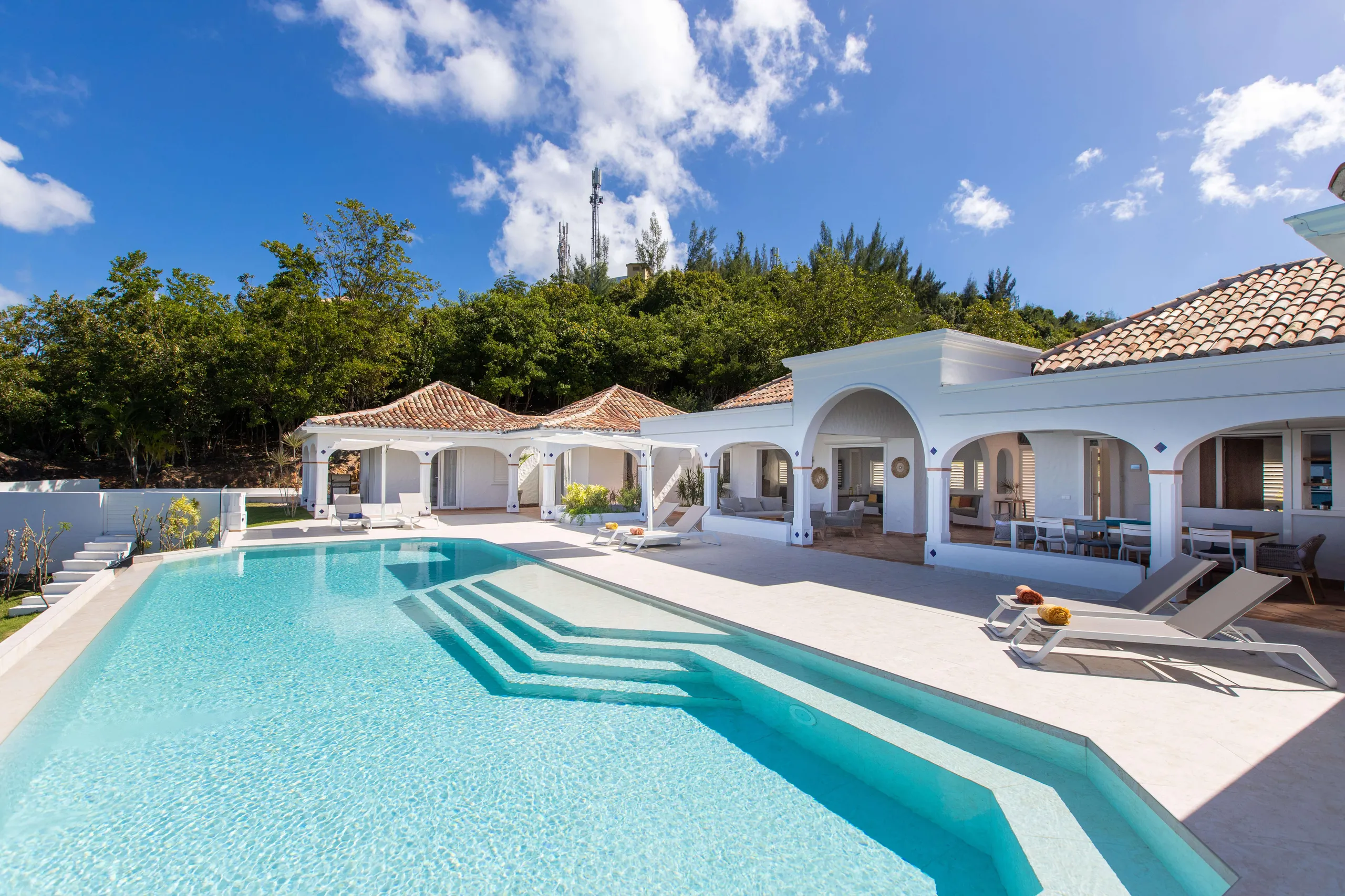 Stunning 5 Bedroom Caribbean Villa with Private Heated Infinity Pool, and Panoramic Ocean Views, Terres Basses