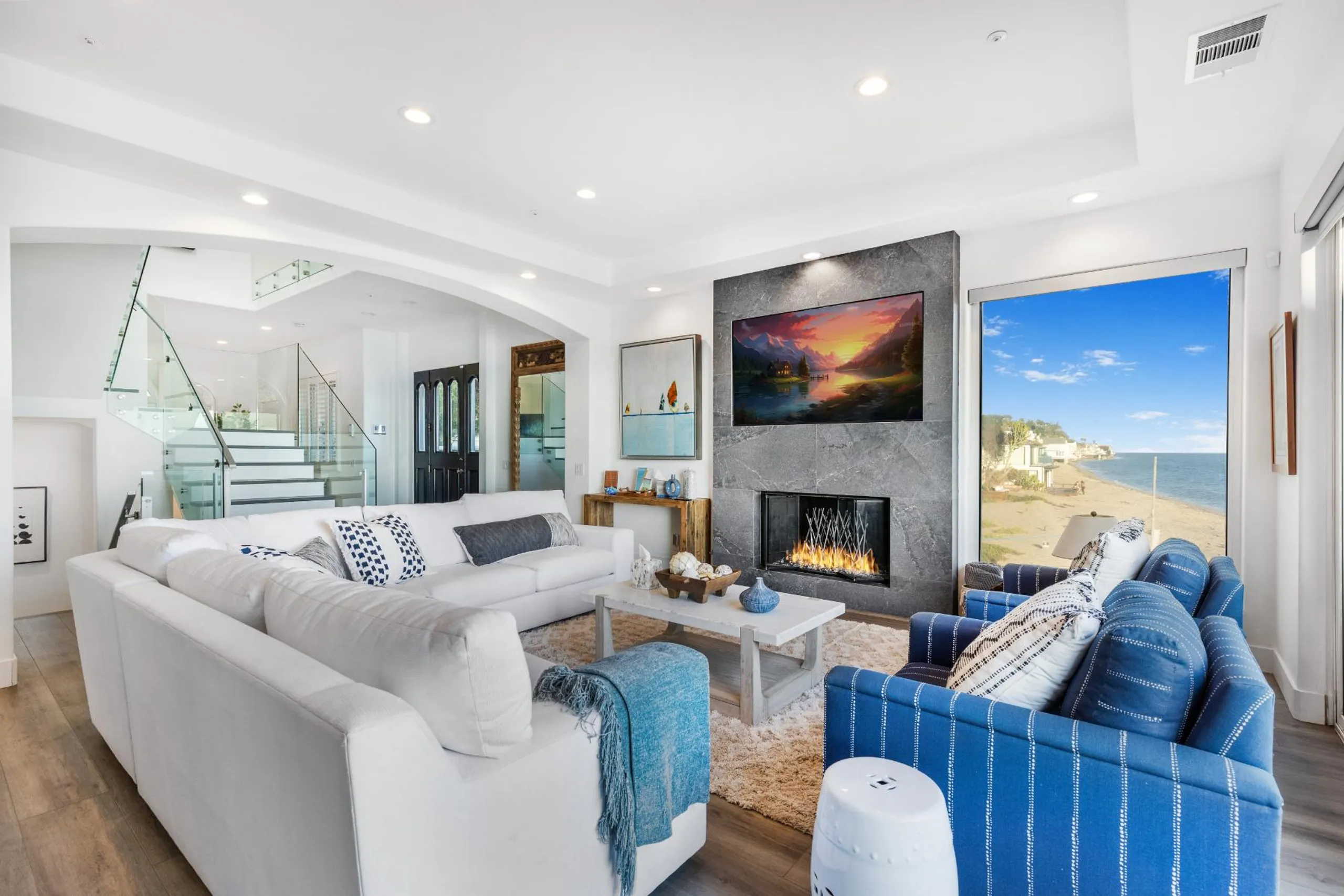 Breathtaking Malibu Villa with Walks to Beach — photograph 10