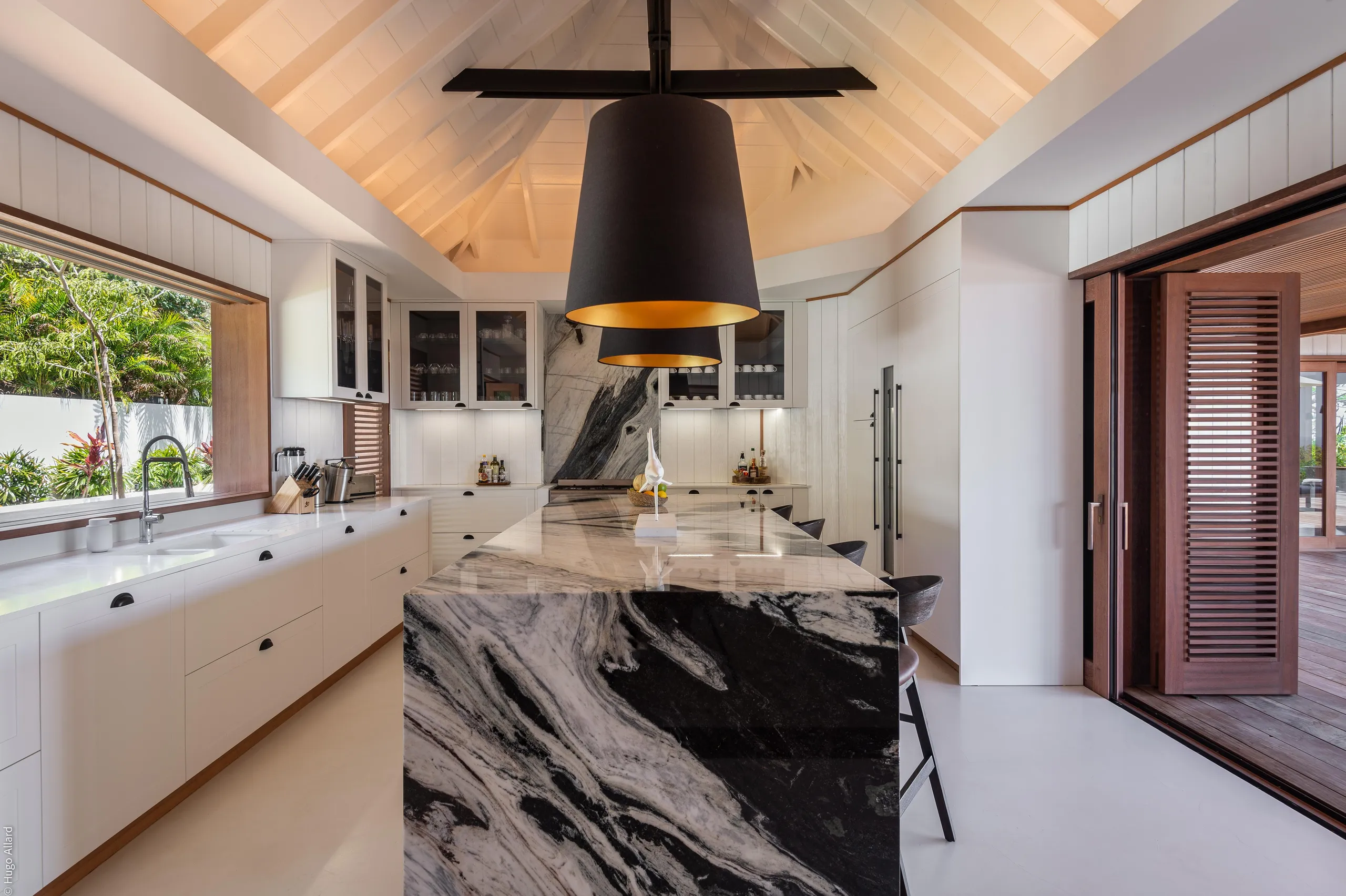 Luxe Caribbean Estate with Infinity Pool and Ocean Views — photograph 10