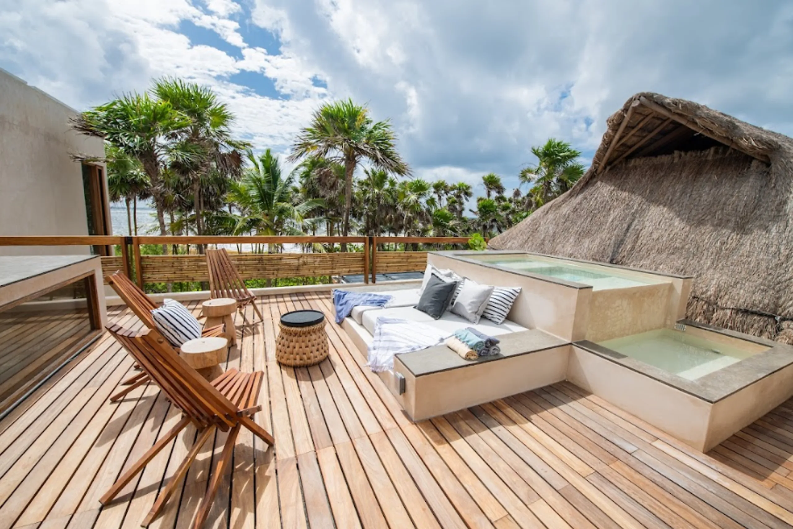 Pristine Beachfront Villa with Infinity Pool and Breathtaking Biosphere Views — photograph 7