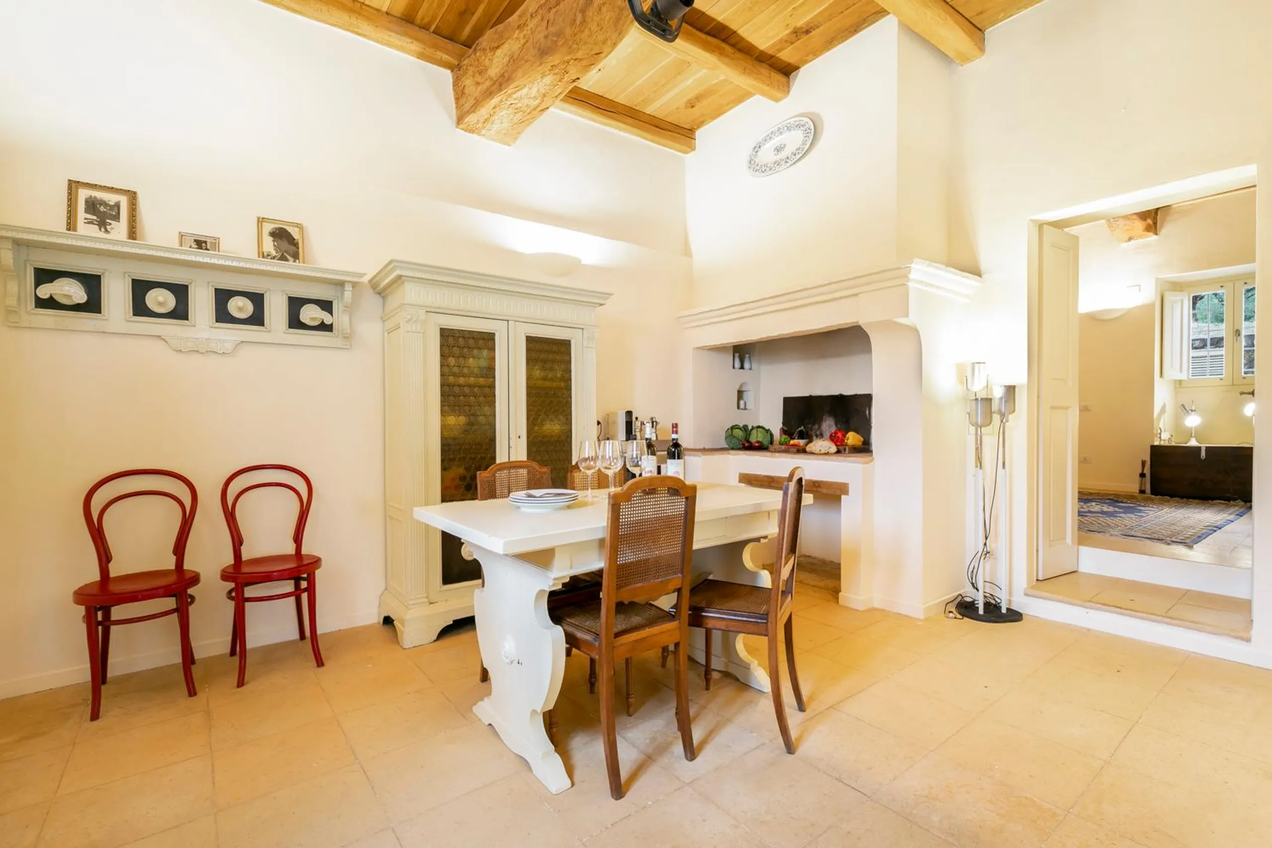 Historic Umbrian Villa with Private Pool and Gardens — photograph 12