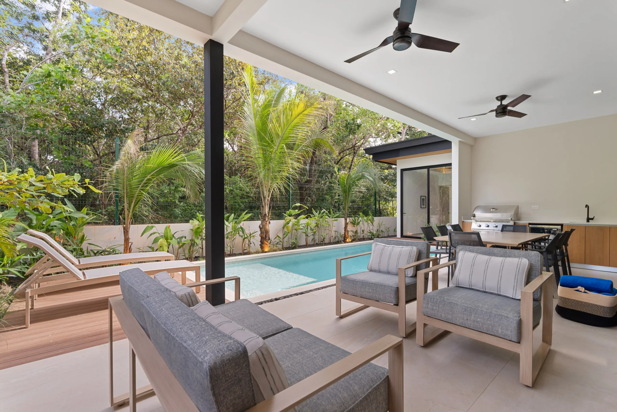 Luxurious 17-Suite Villa in Hacienda Pinilla with Private Pools — photograph 3