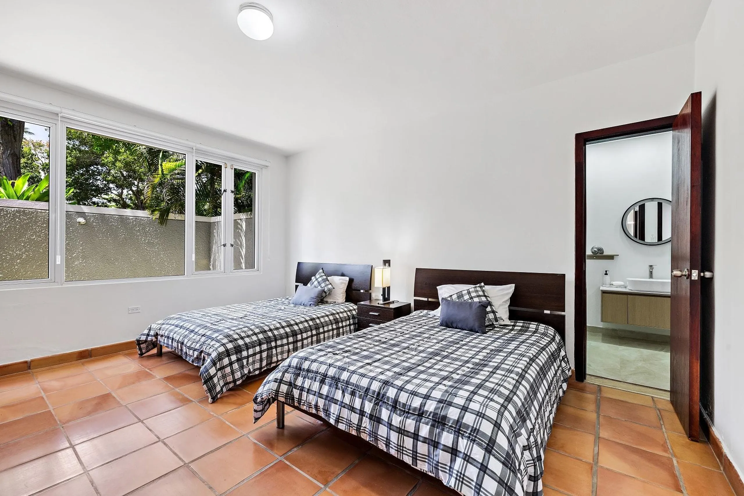 Relaxing Fresh Green Villa In Dorado Beach with 3 Bedrooms — photograph 10