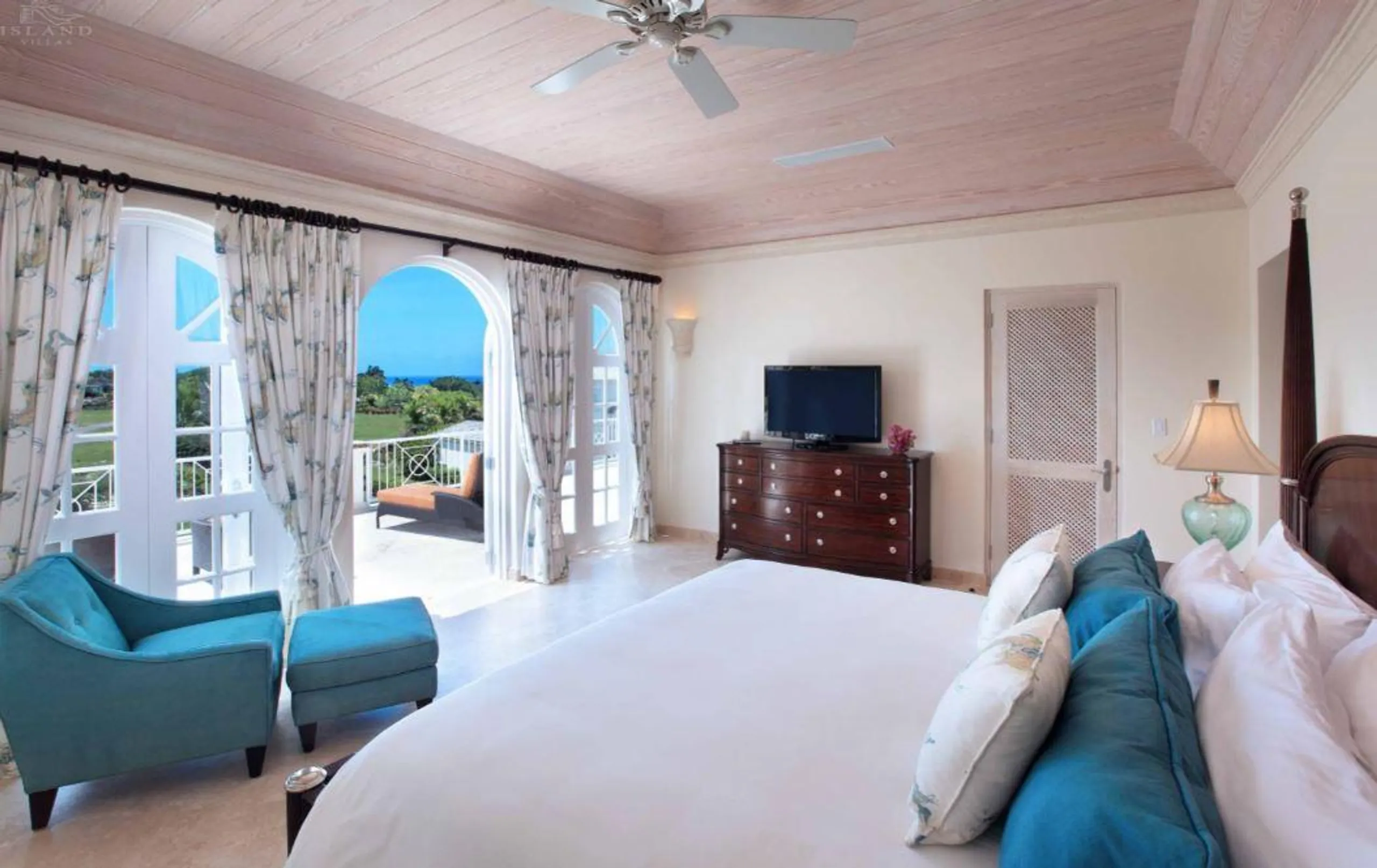 Splendid 6-Bedroom Villa on Royal Westmoreland with private Infinity Pool, Golf, and Caribbean Views — photograph 11