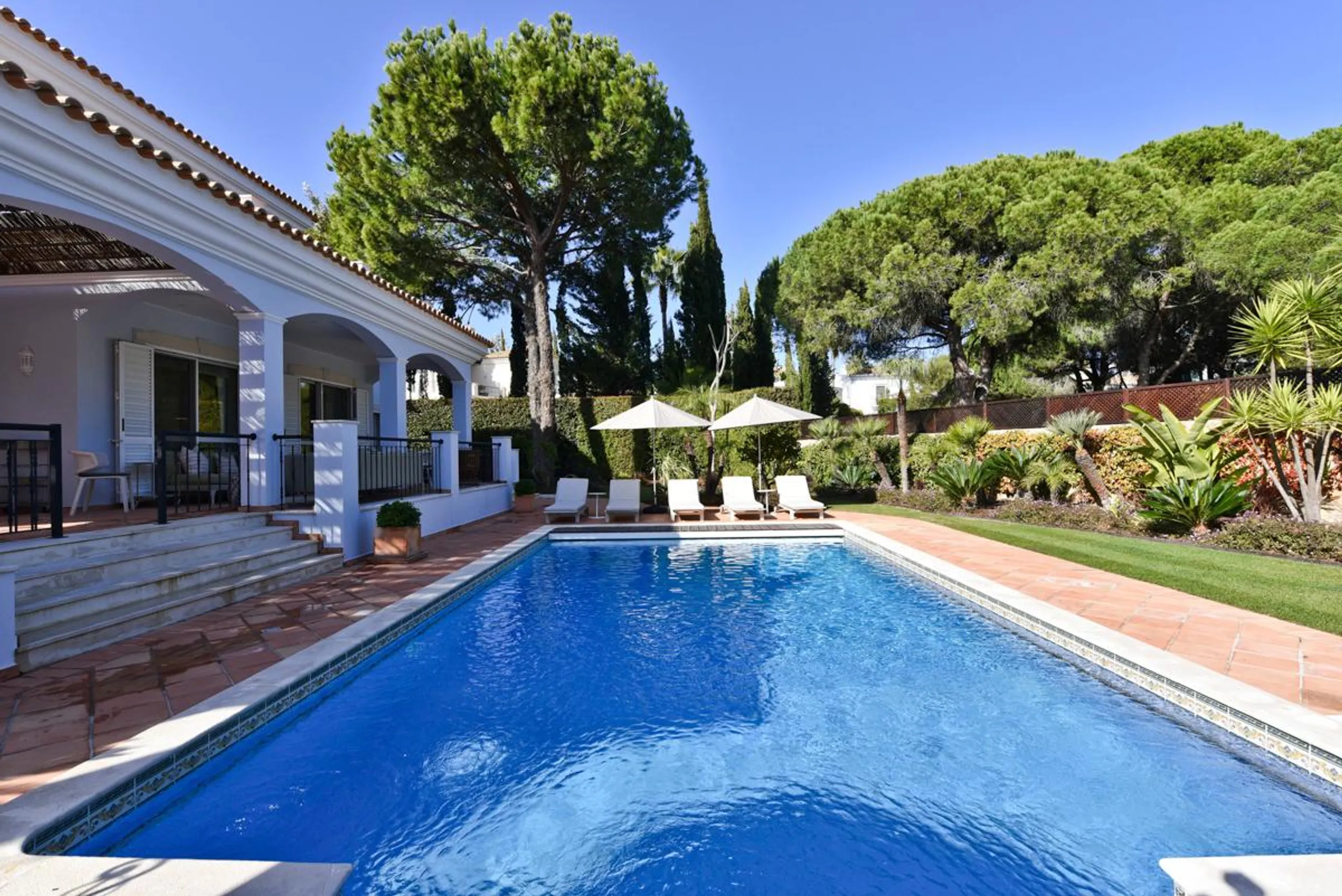 Exquisite Vale do Lobo Villa with Private Pool and Awe-Inspiring Views — photograph 5