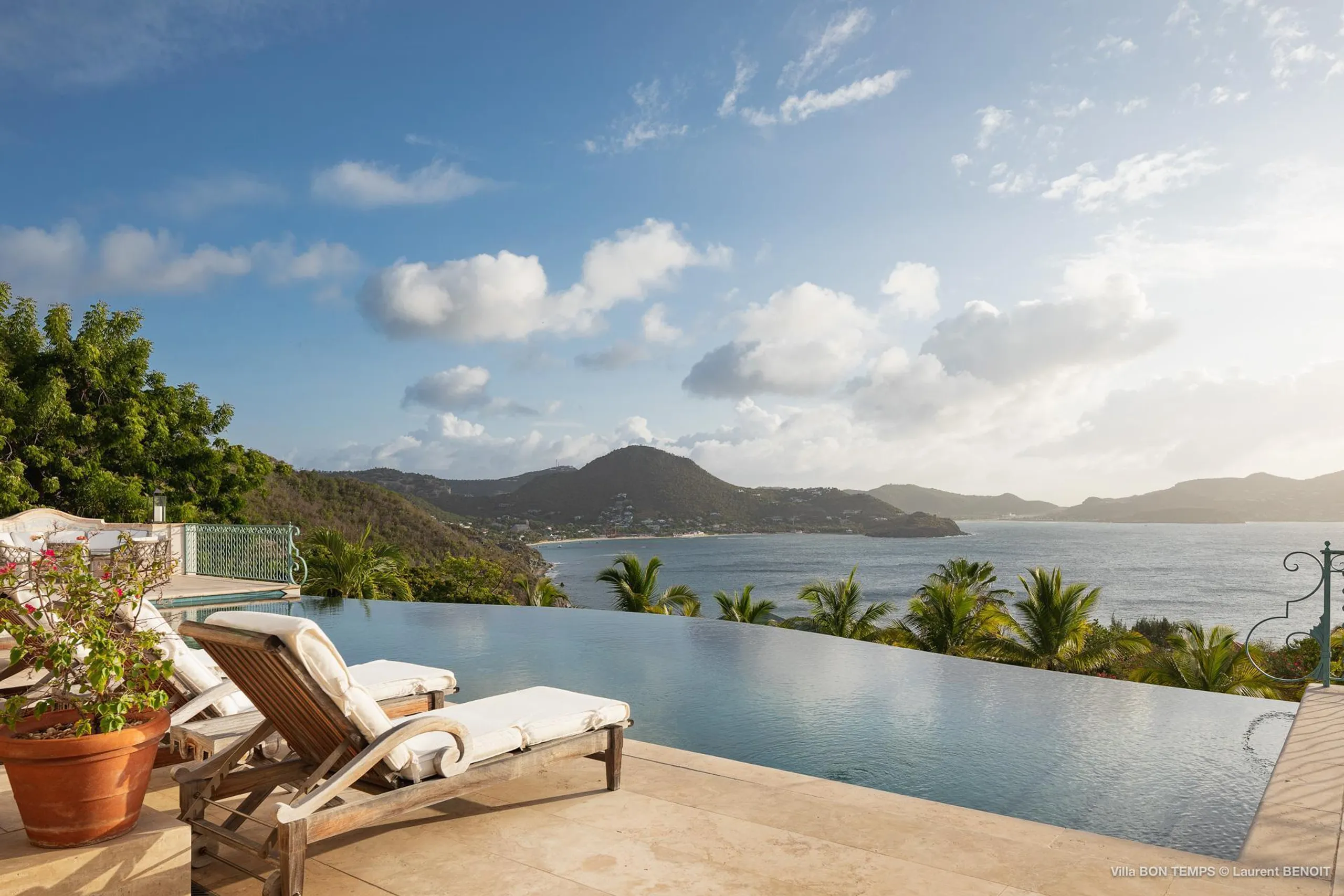 Superb Seaview Villa with Infinity Pool and Palatial Patio — photograph 5