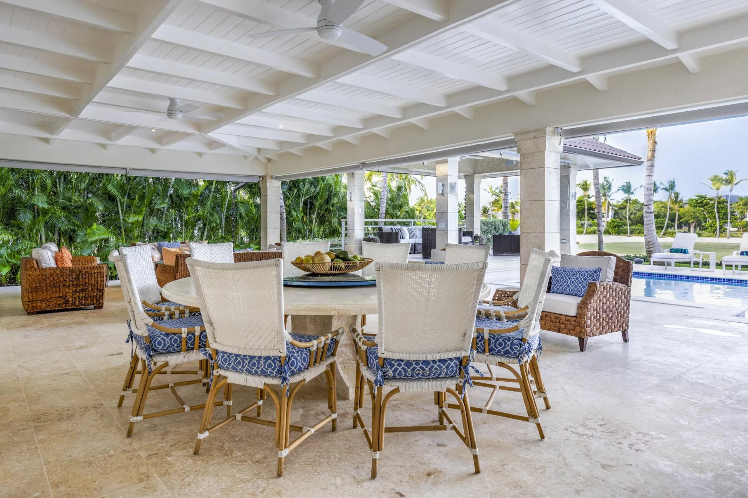 Serene Villa with Private Pool and Golf Course Views — photograph 7