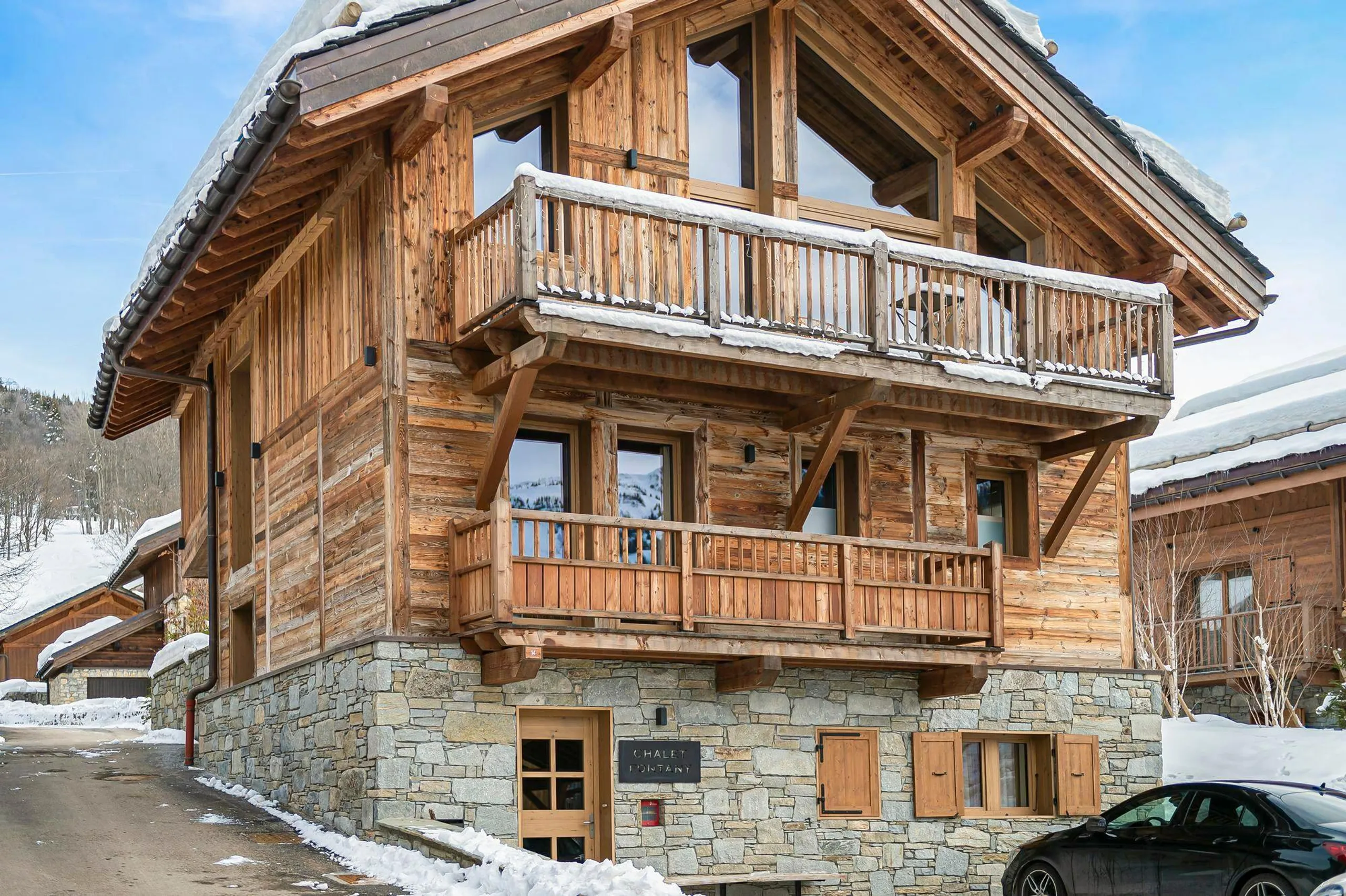 Stunning 6-Bedroom Chalet with Outdoor Jacuzzi and Scenic Views — photograph 2