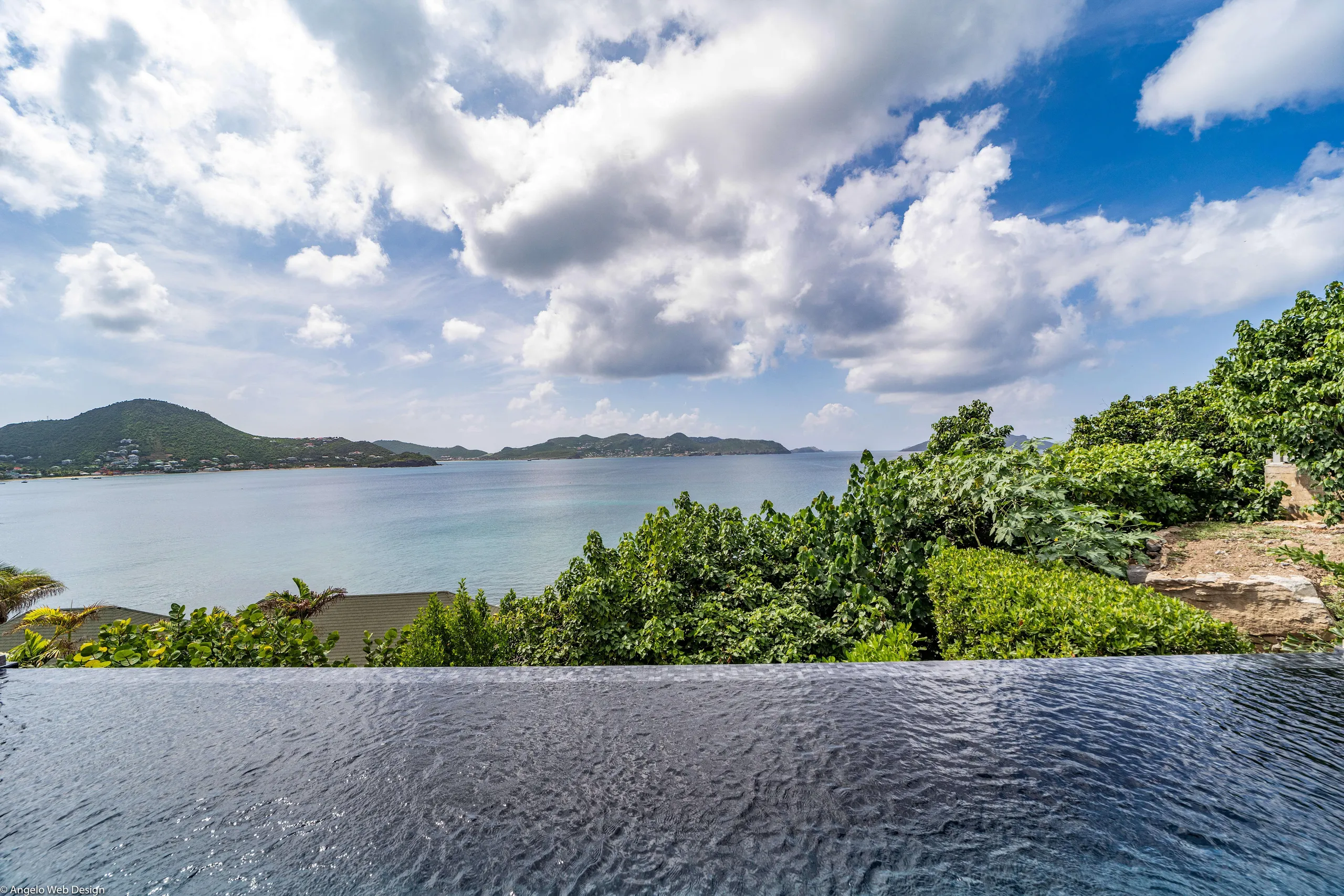 Sophisticated Comfort Villa with Private Infinity Pool and Breathtaking Ocean View — photograph 2