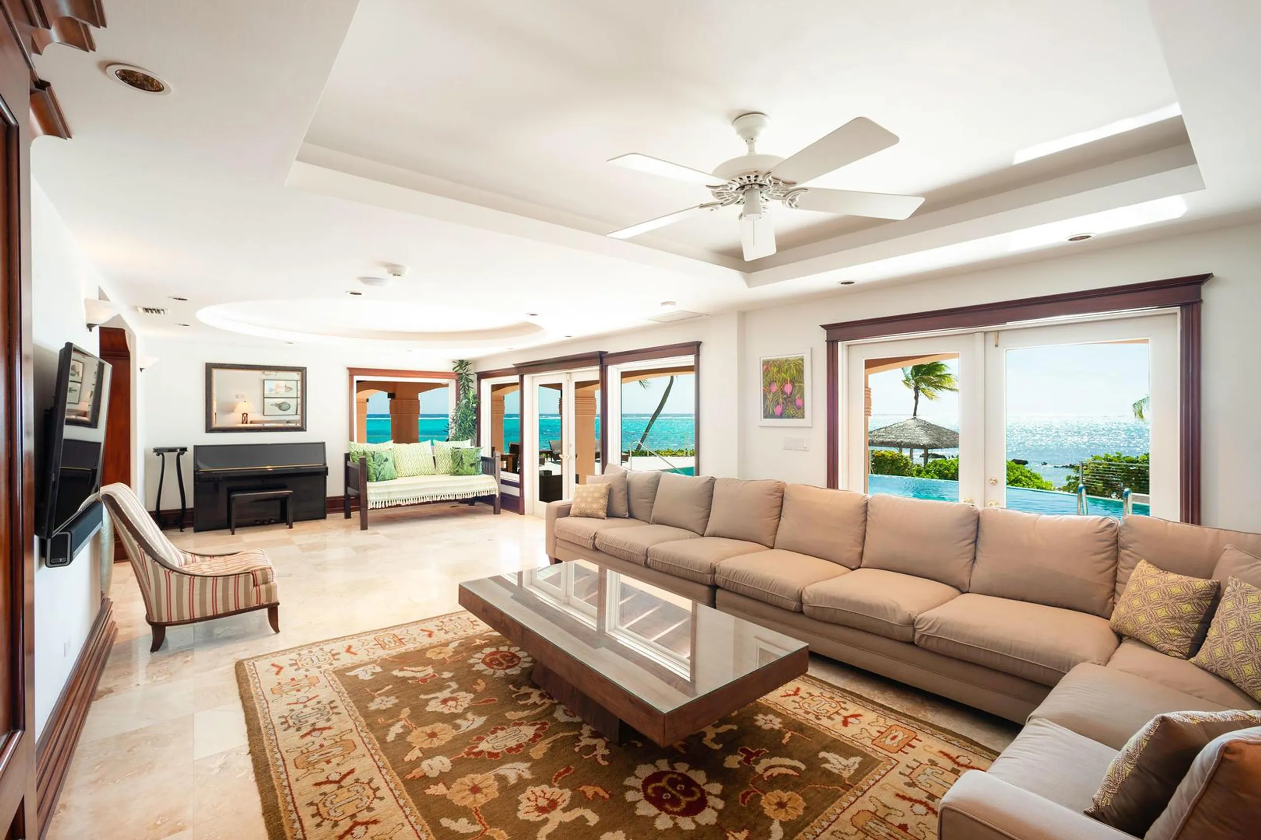 Pristine Pease Bay Estate with Invigorating Pool, Tennis Court, and Walks to Beach — photograph 10
