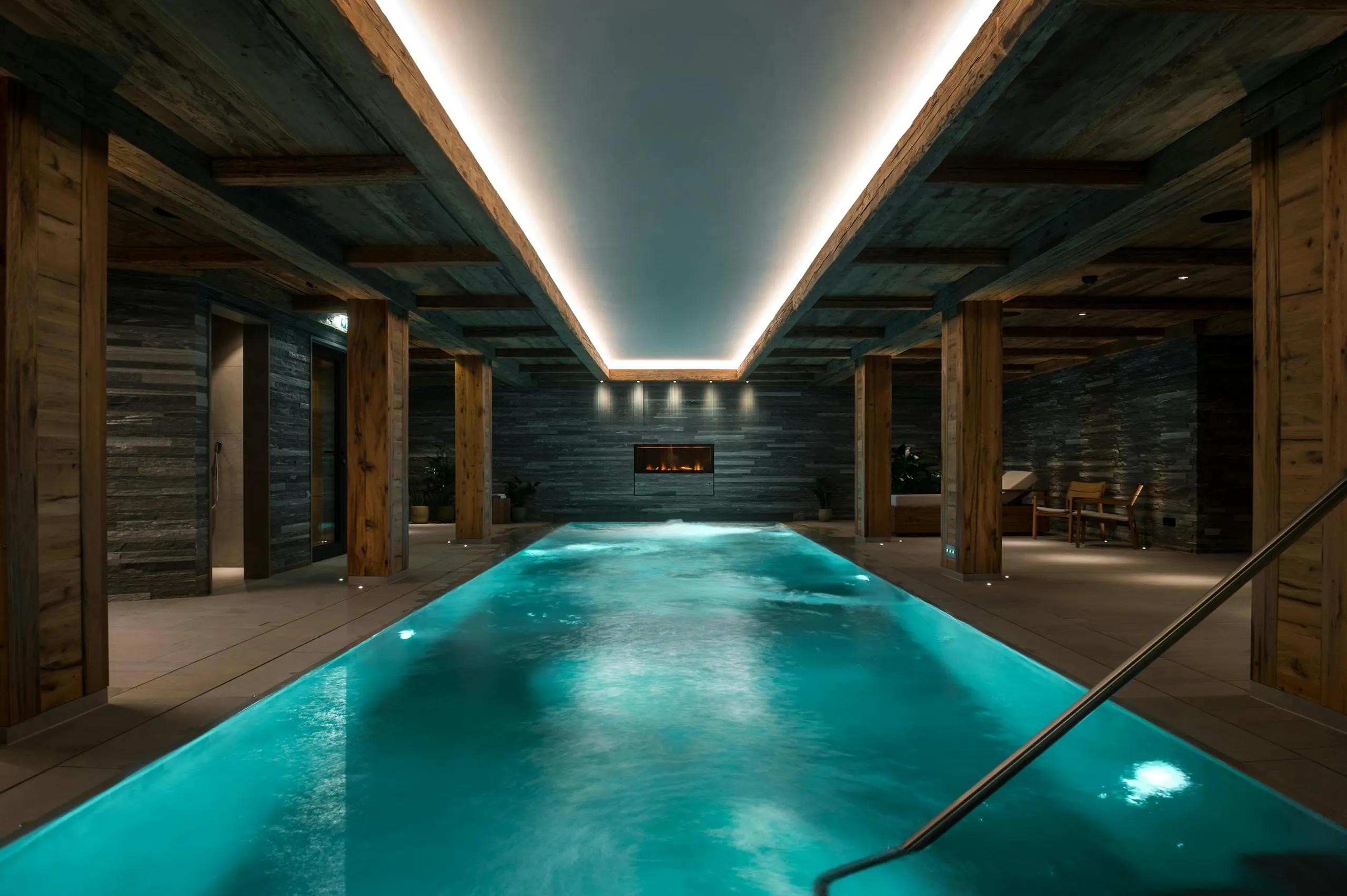 Ultra Luxe Chalet Altius with Commanding View and Luxury Amenities — photograph 8