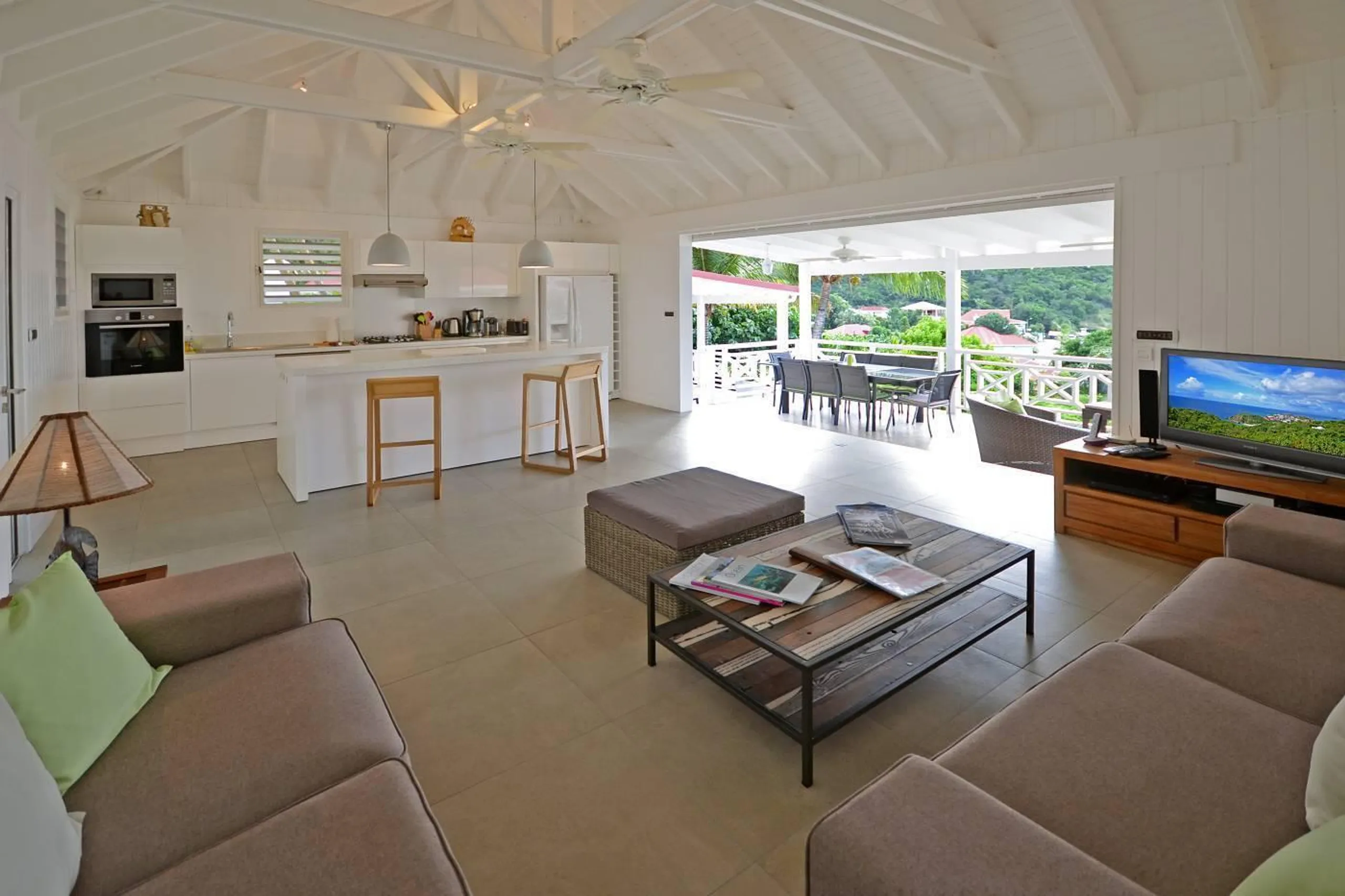 Tranquil Hillside Villa with Pool, Garden and Overlooking Corossol Bay Views — photograph 9