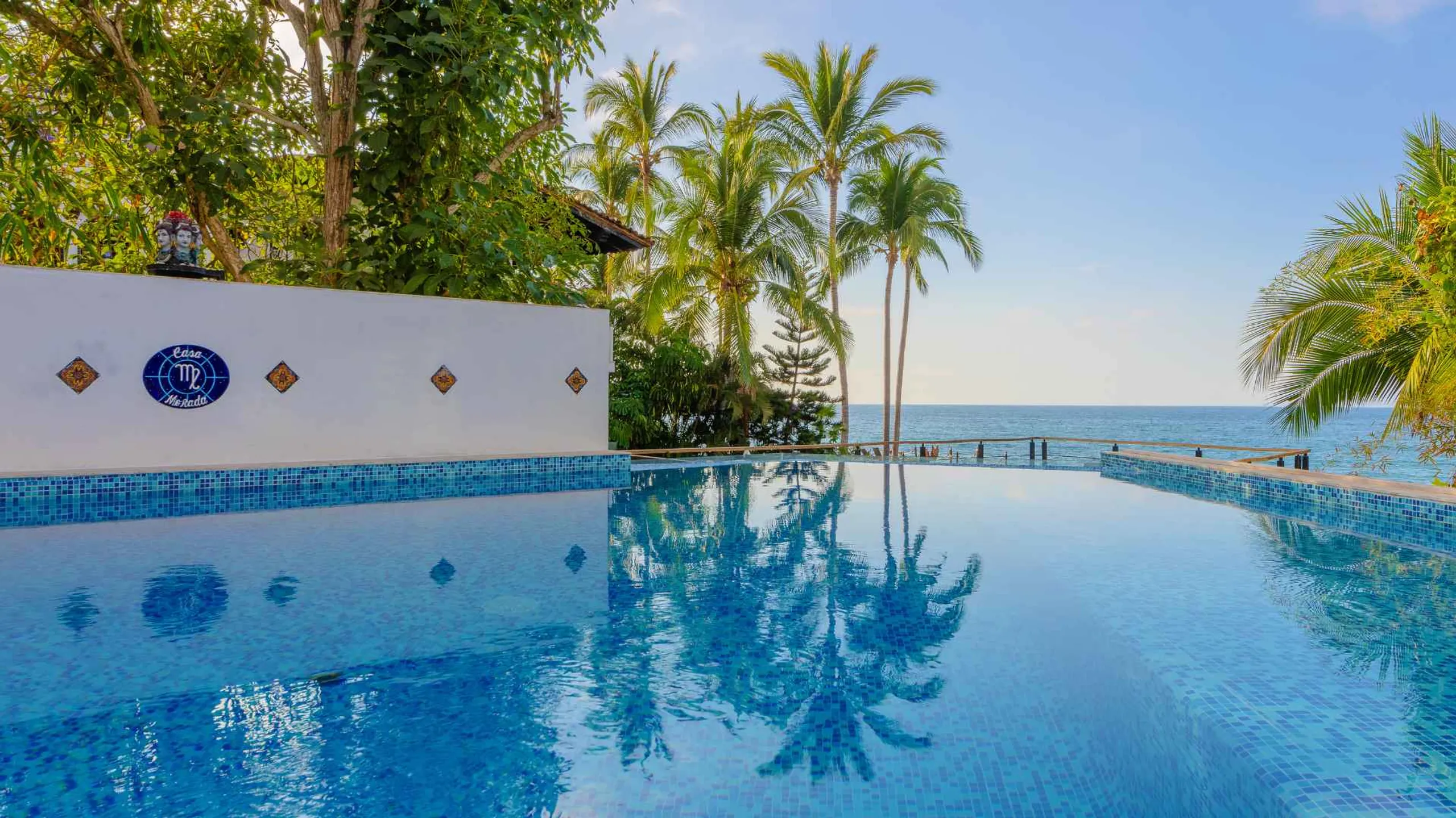 Exquisite 11-Bedroom Villa Along the South Shore with Private Pool and Ocean Views — photograph 4