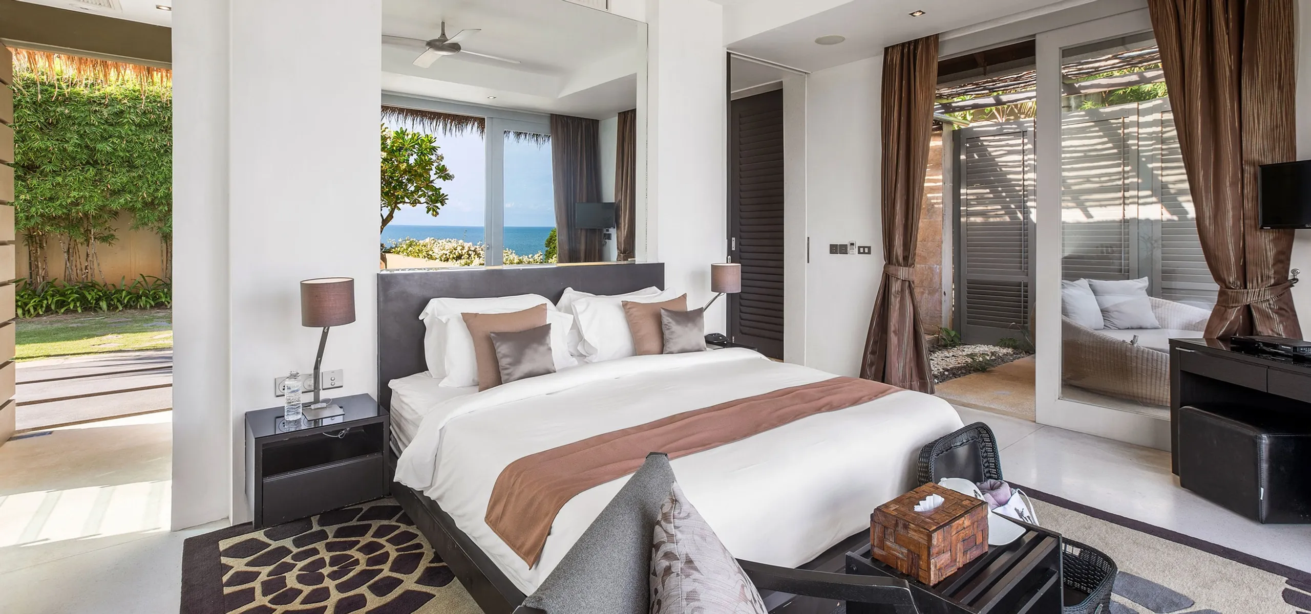 Refined Tropical Sanctuary with 22-Meter Infinity Pool, Oversized Jacuzzi and Private Beach Access — photograph 10