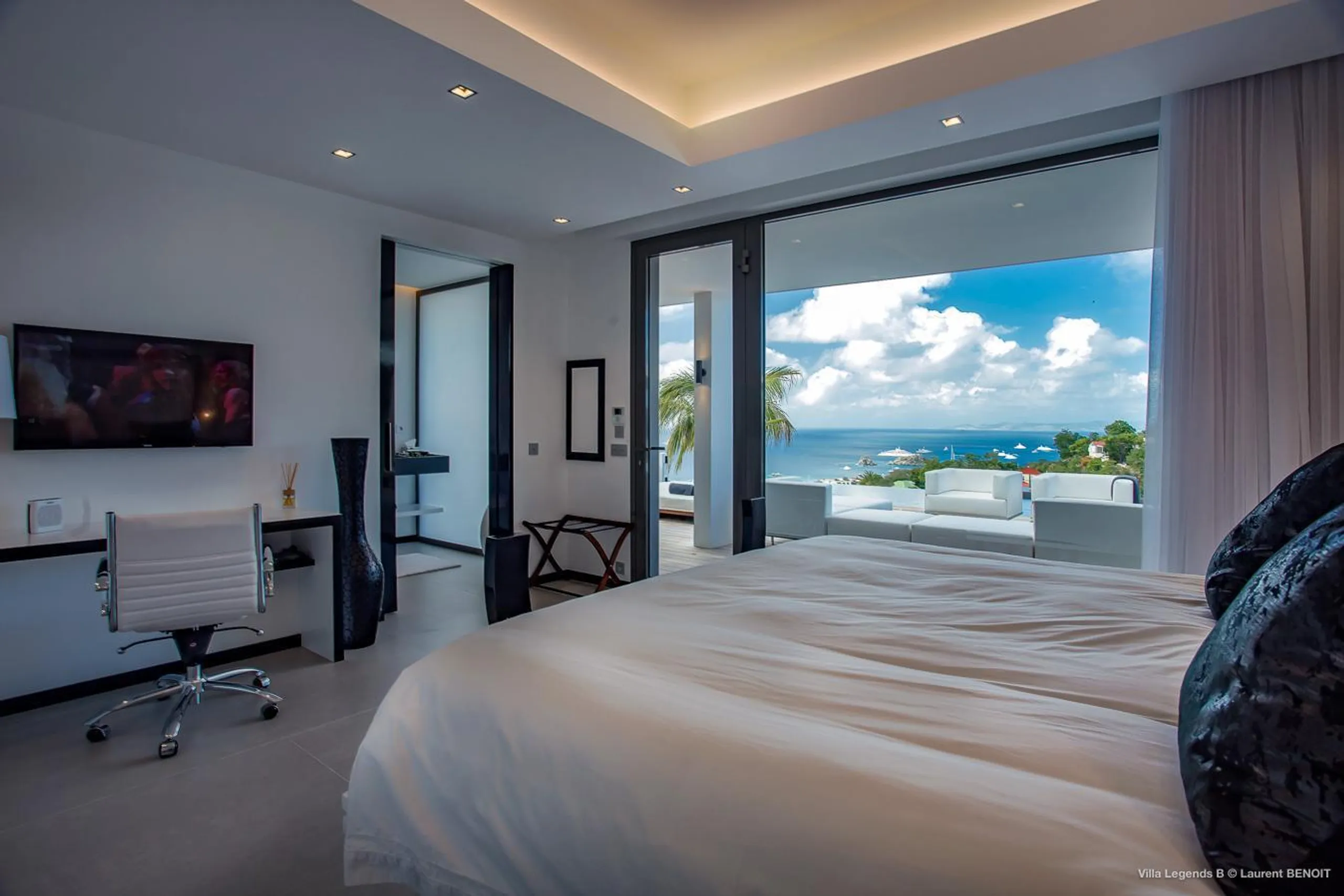 Serene Oceanside Villa with Private Pool and Stunning Views — photograph 10