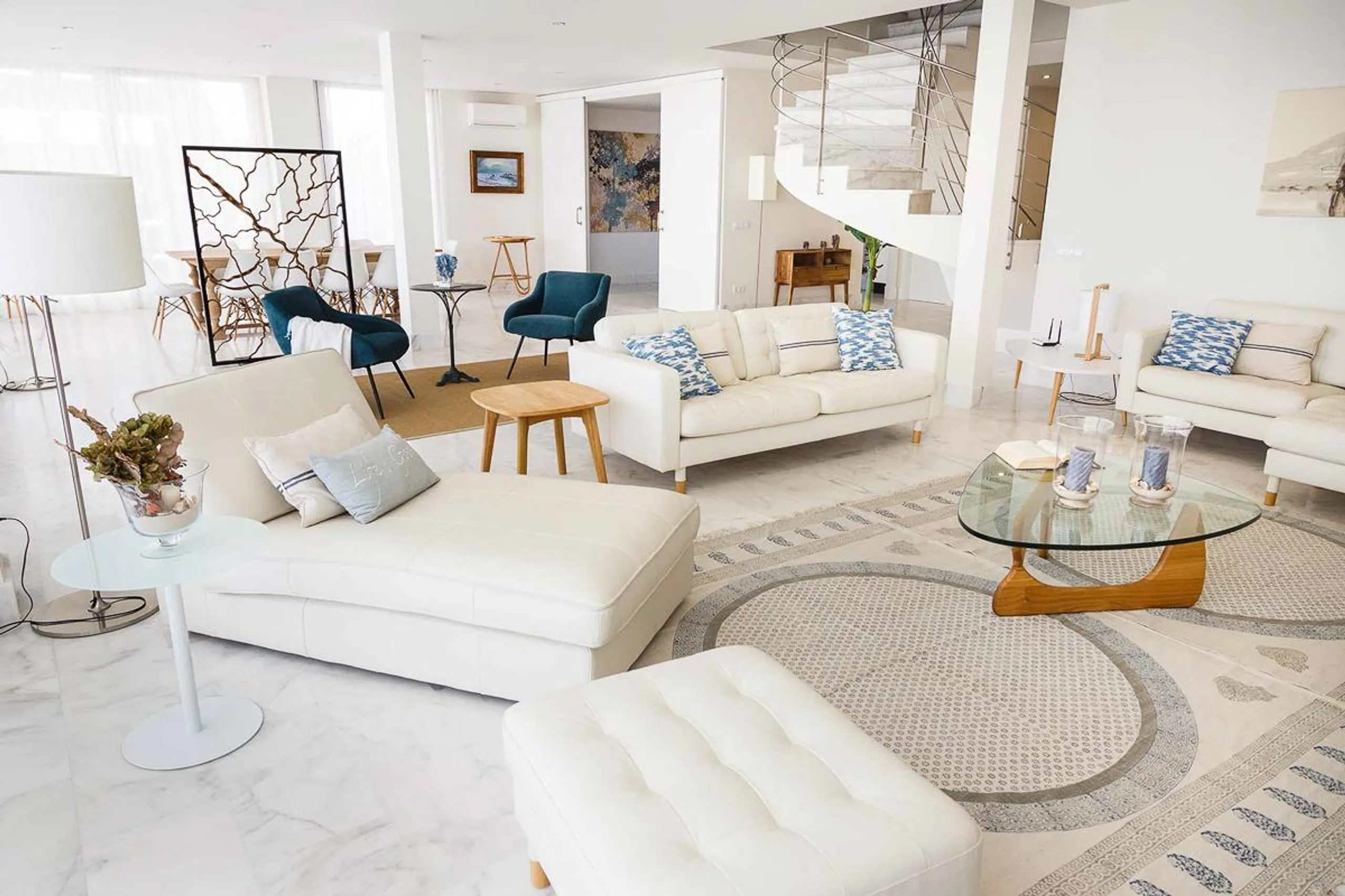 Stylish 6BR Villa with Private Pool and Breathtaking Views of the Sea — photograph 3