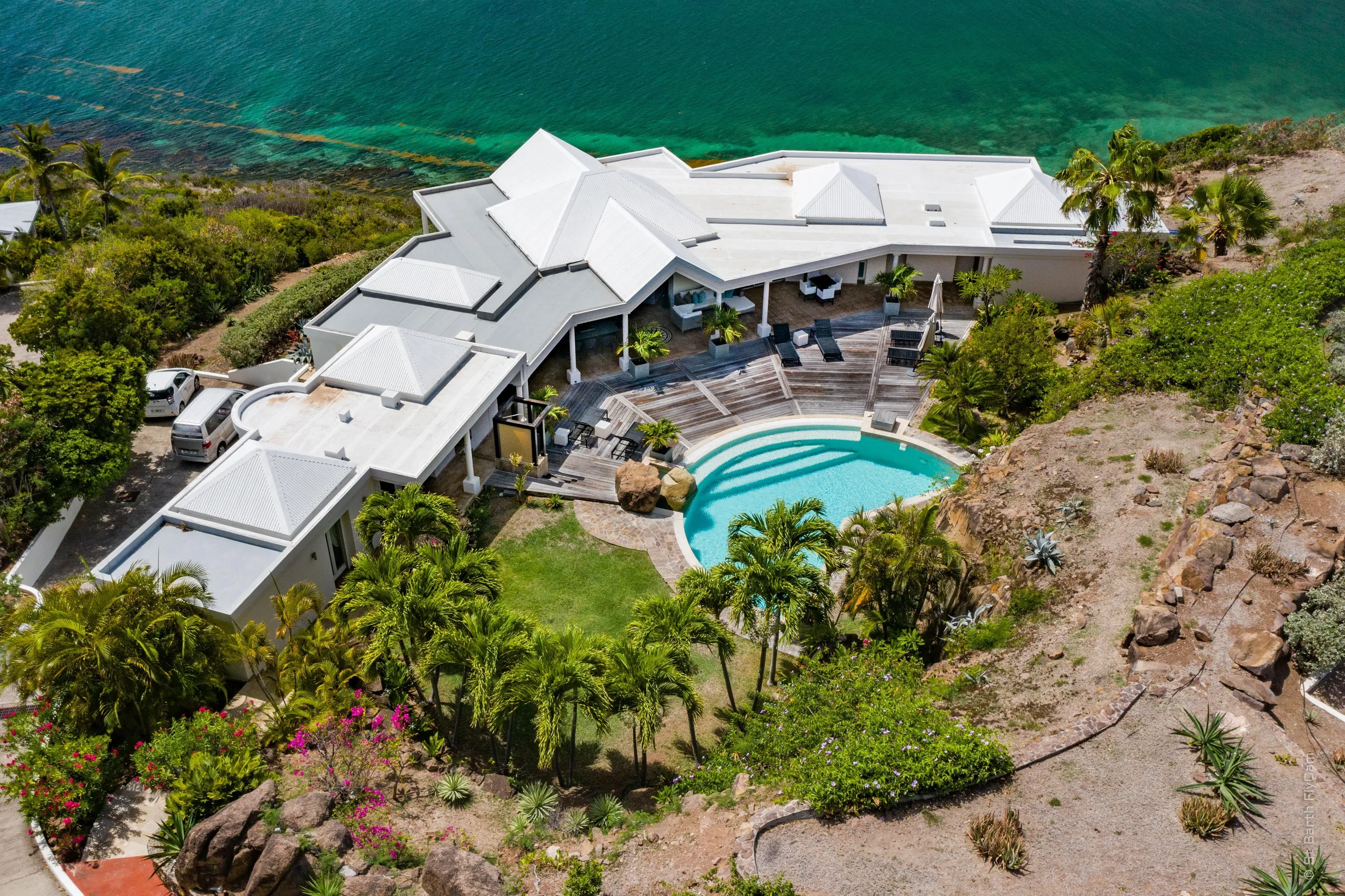 Magnificent Paradise Estate with Private Pool and Walks to Beach, Mont Jean