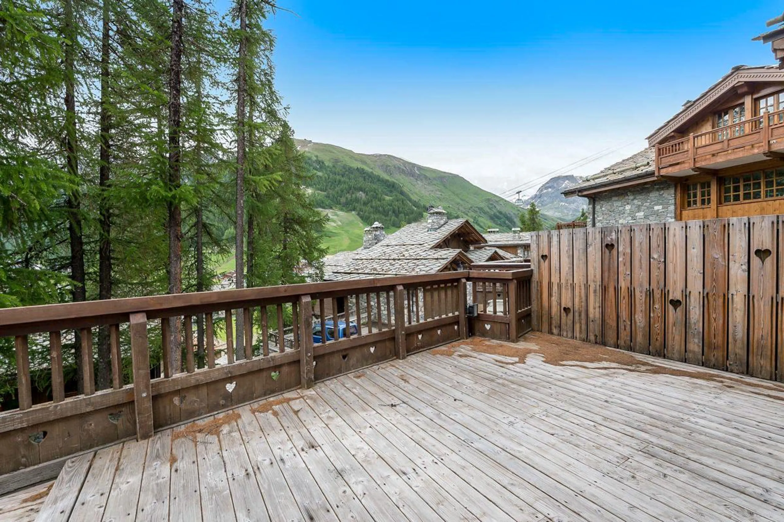 Charming Chalet in Val d’Isere with Stunning Mountain Views — photograph 2