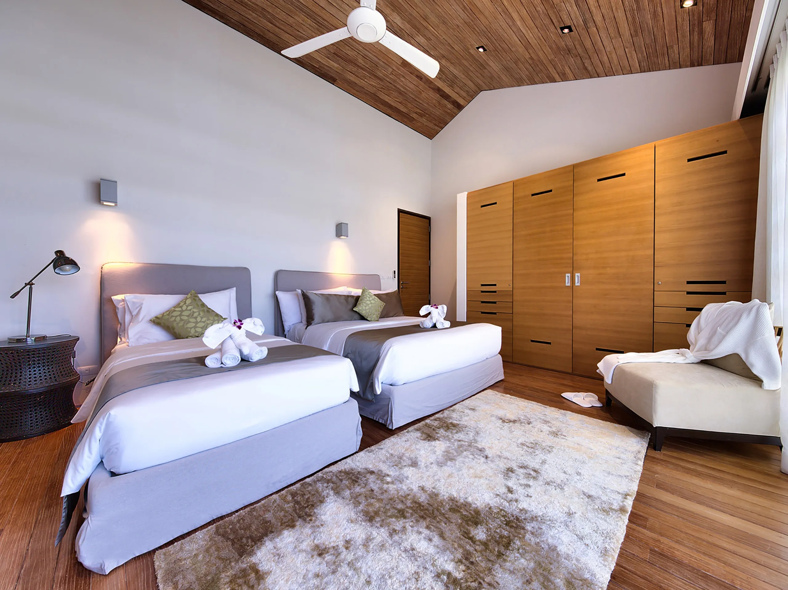 Pristine Tropical Retreat with Ocean Views — photograph 11