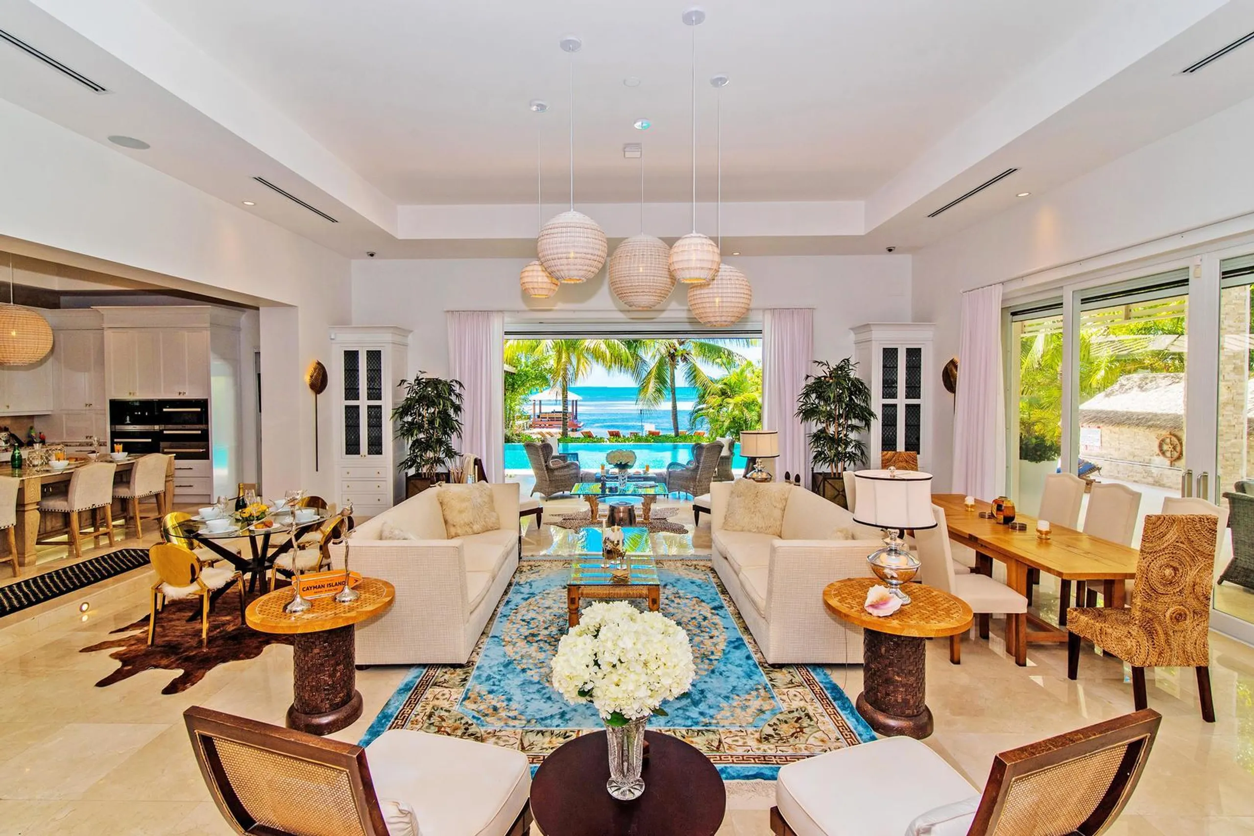 Ocean Front Cayman Paradise Estate with Infinity Pool and Ocean Views — photograph 9