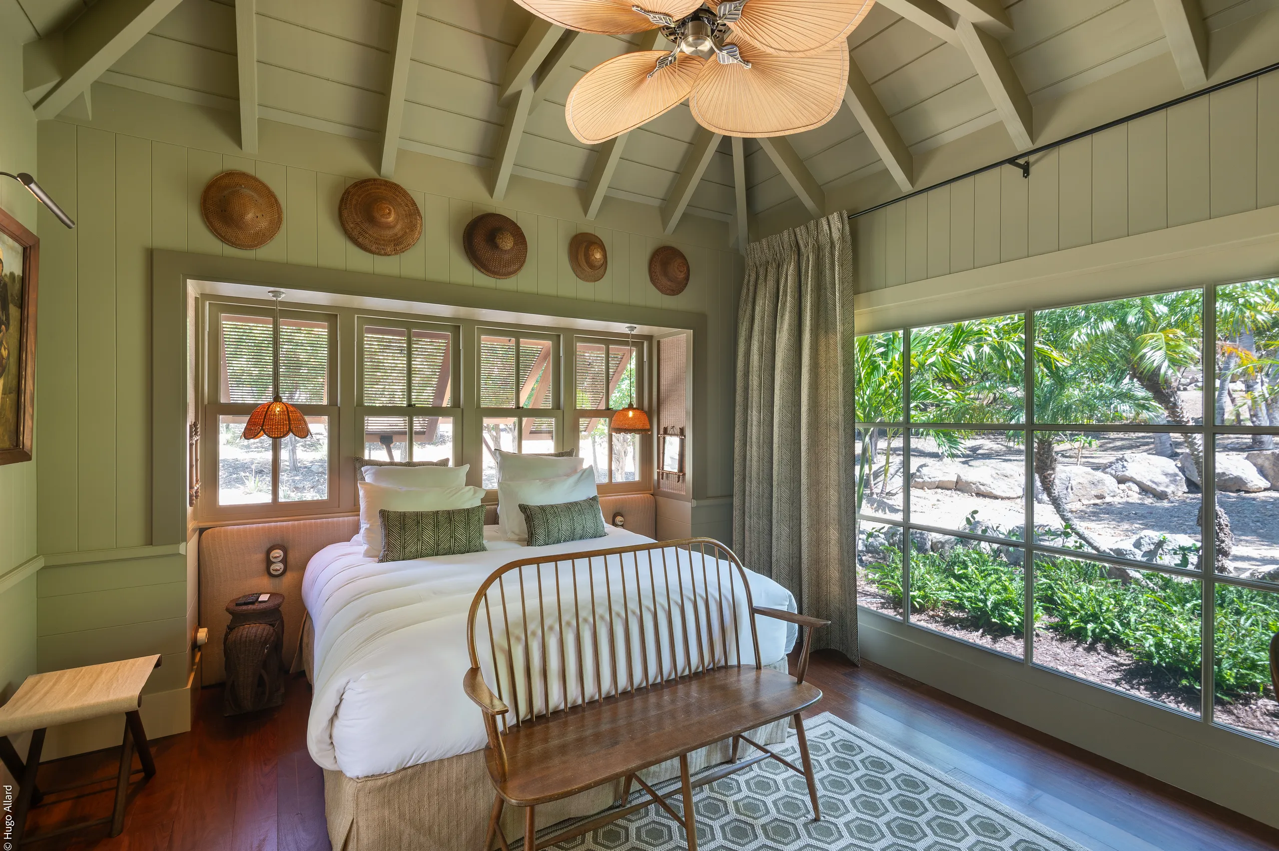 Classic-Meets-Modern Villa with Pool & Private Grounds — photograph 7