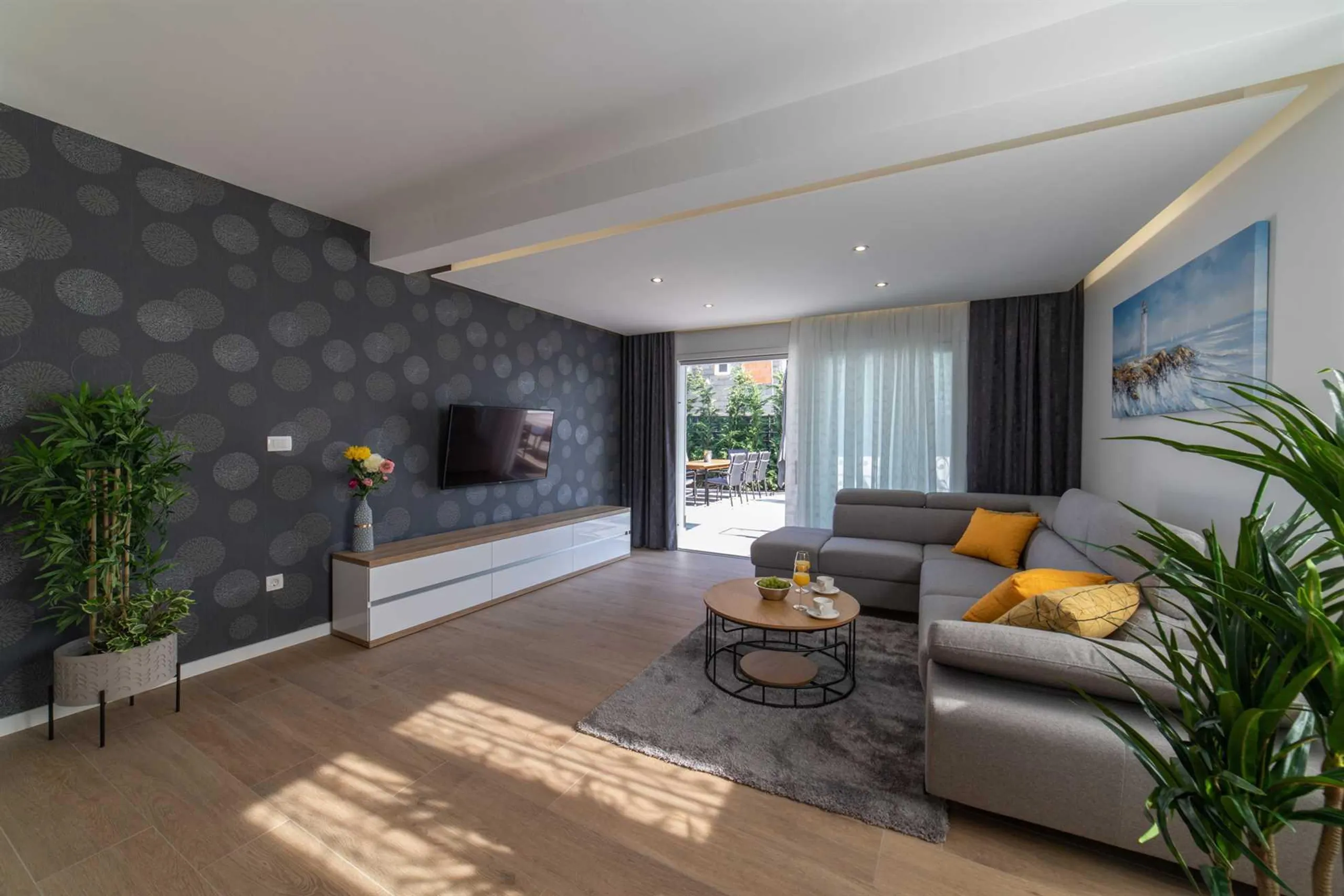 Princely 3BR Modern Villa with Heated Pool — photograph 11