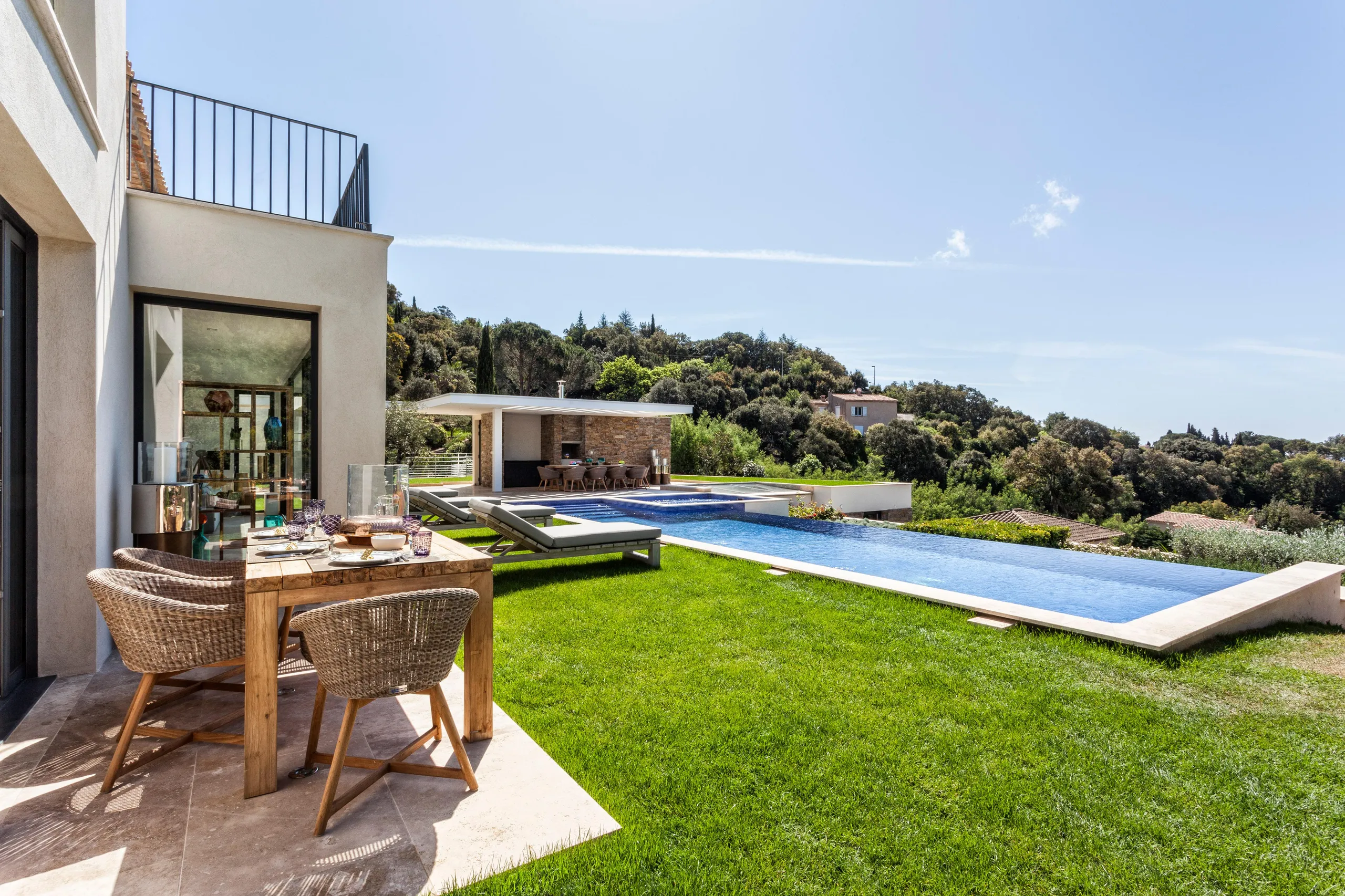 La Croix's Grandiose Villa with Pool and Stunning Ocean Views — photograph 11