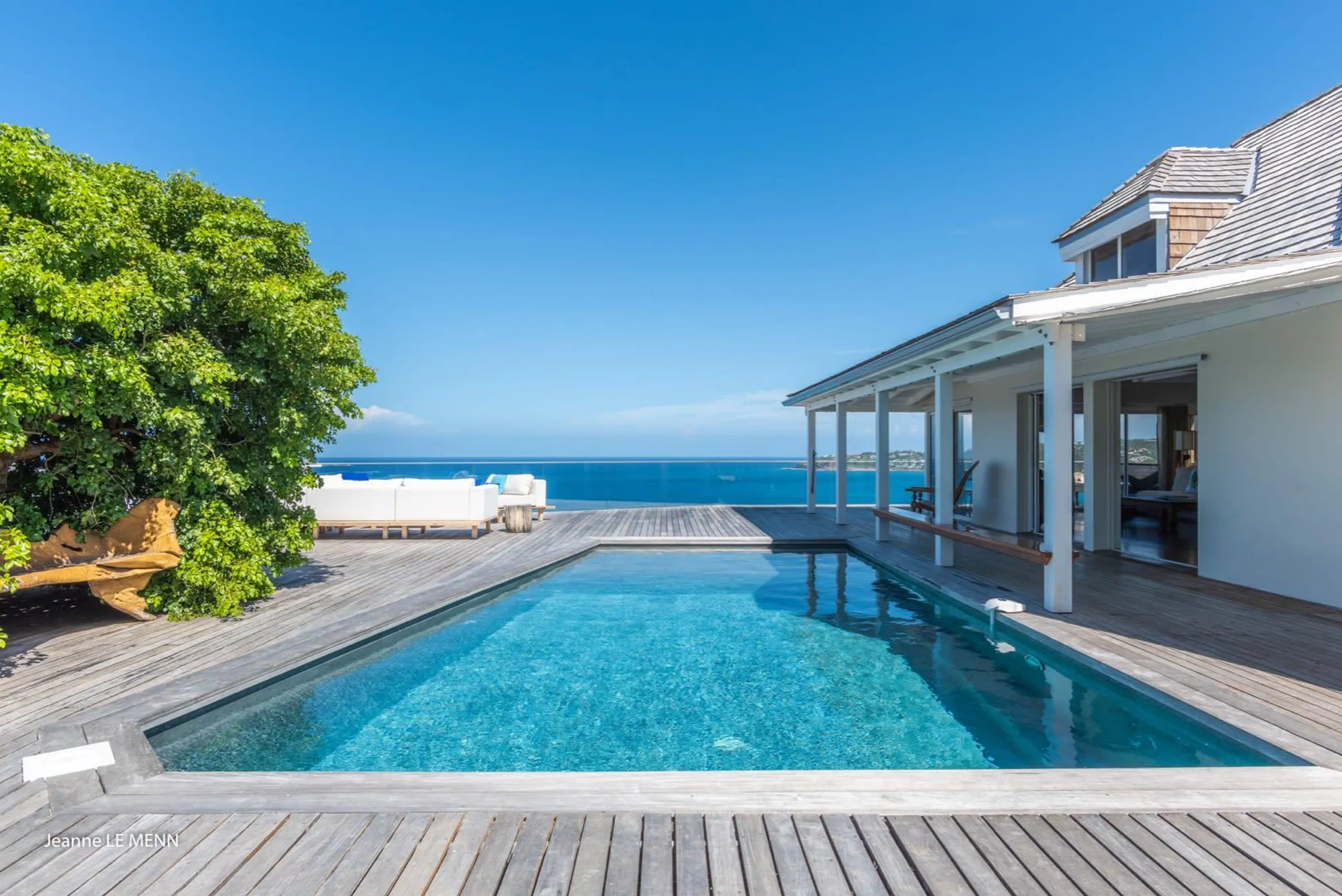 Splendorous Seafront Haven with Heated Pool and Panoramic Caribbean Views — photograph 2