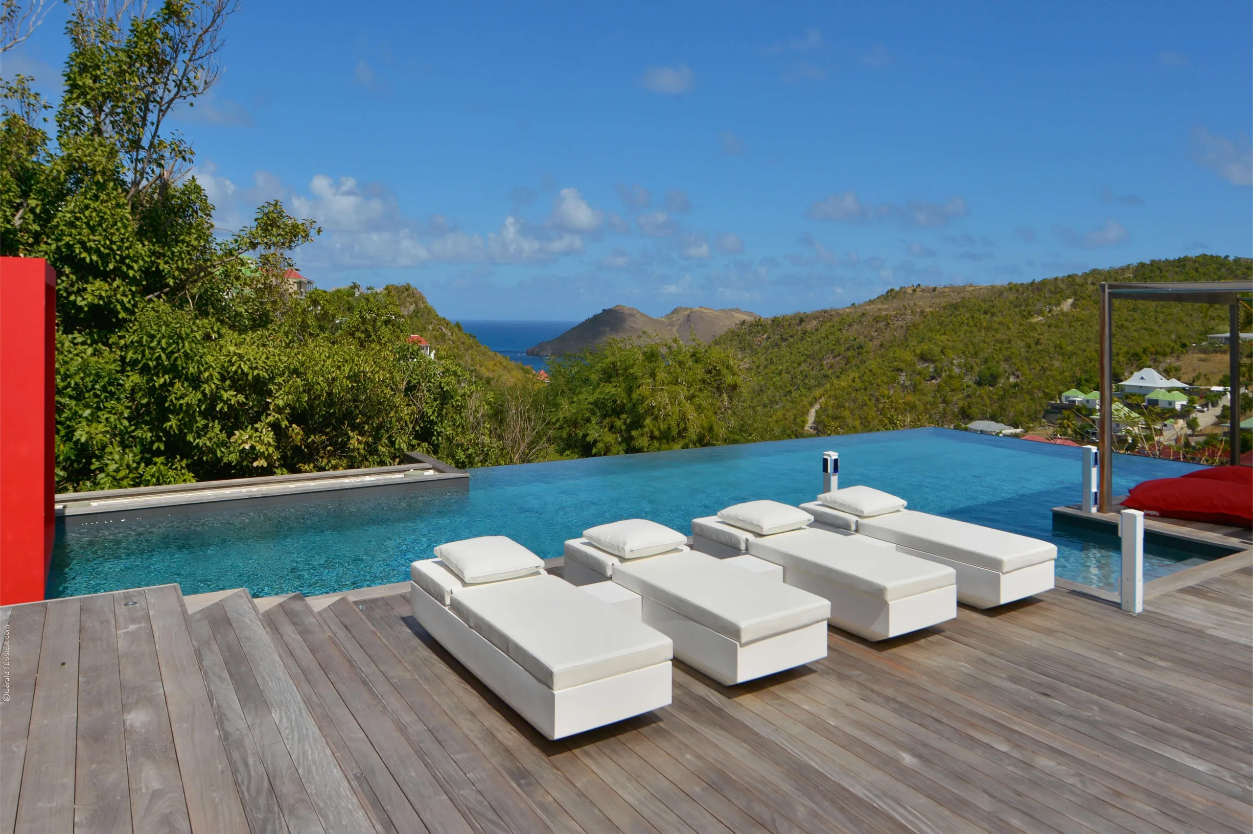 Luxury Villa Oasis: Serene Hillside Retreat with Infinity Pool in St-Barts, Flamands