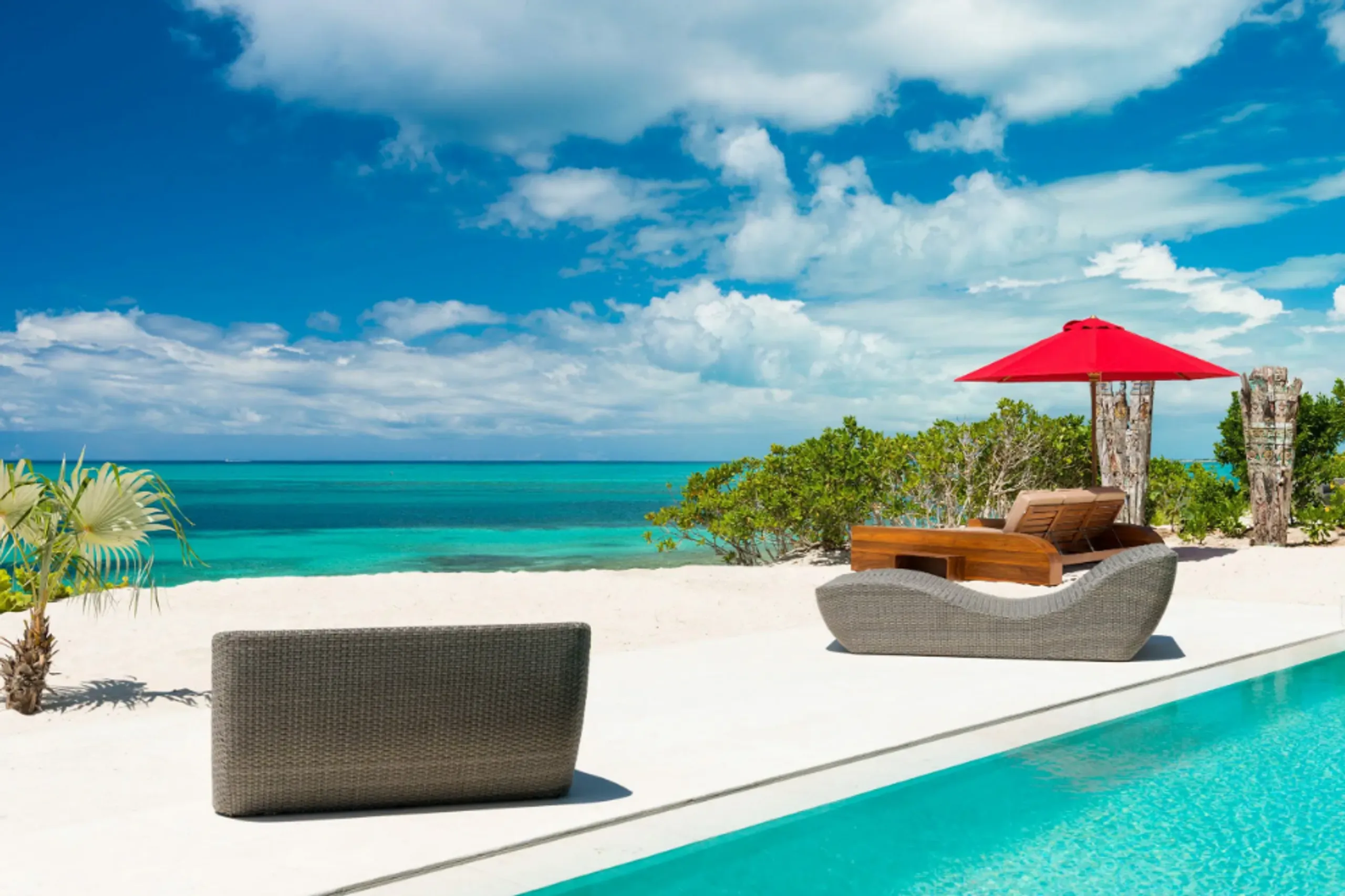 Gorgeous Ocean Front Modern Contemporary Villa with Private Pool on Grace Bay — photograph 10