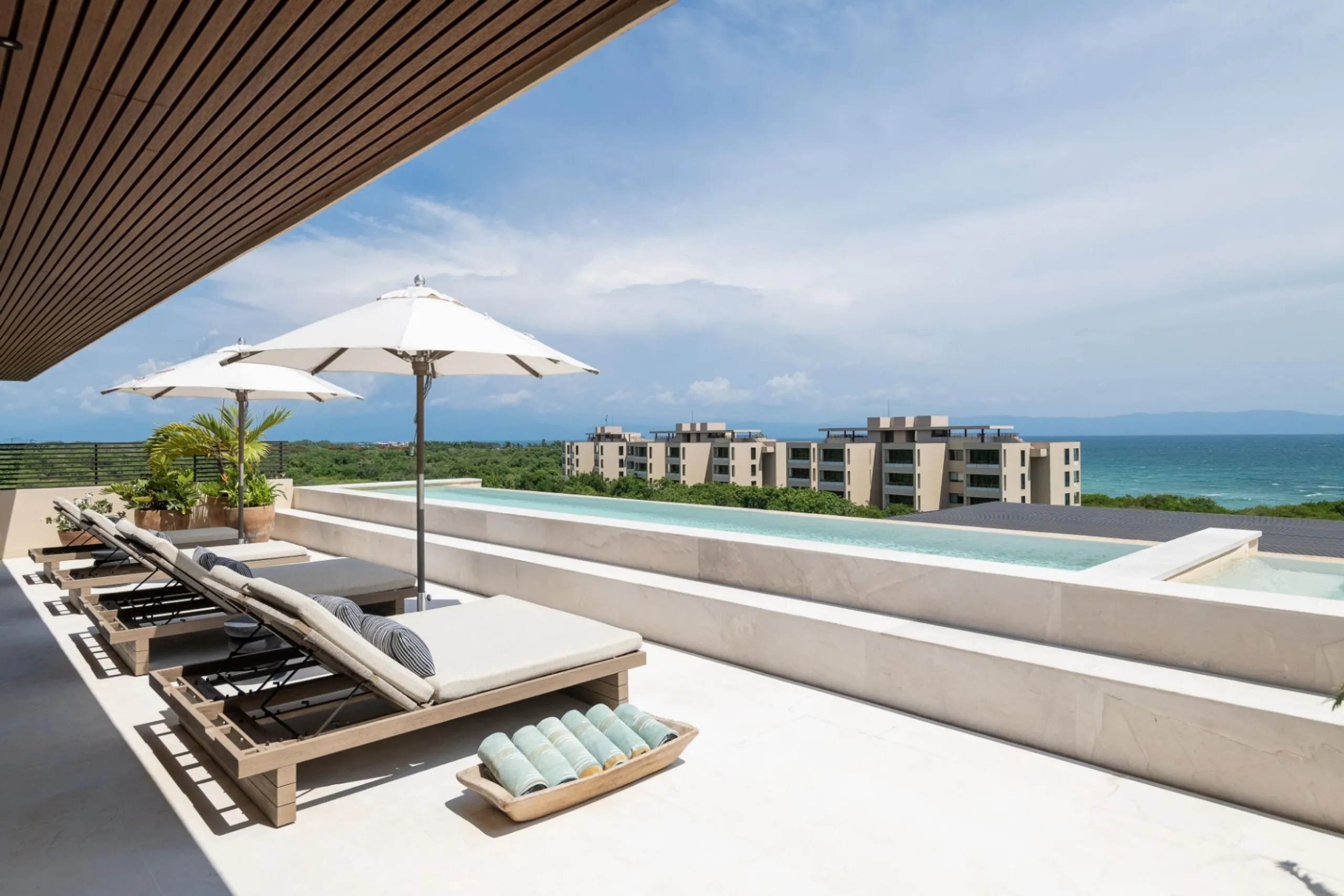 Majestic Oceanview Villa with Dual Infinity Pools & Panoramic Terrace — photograph 4
