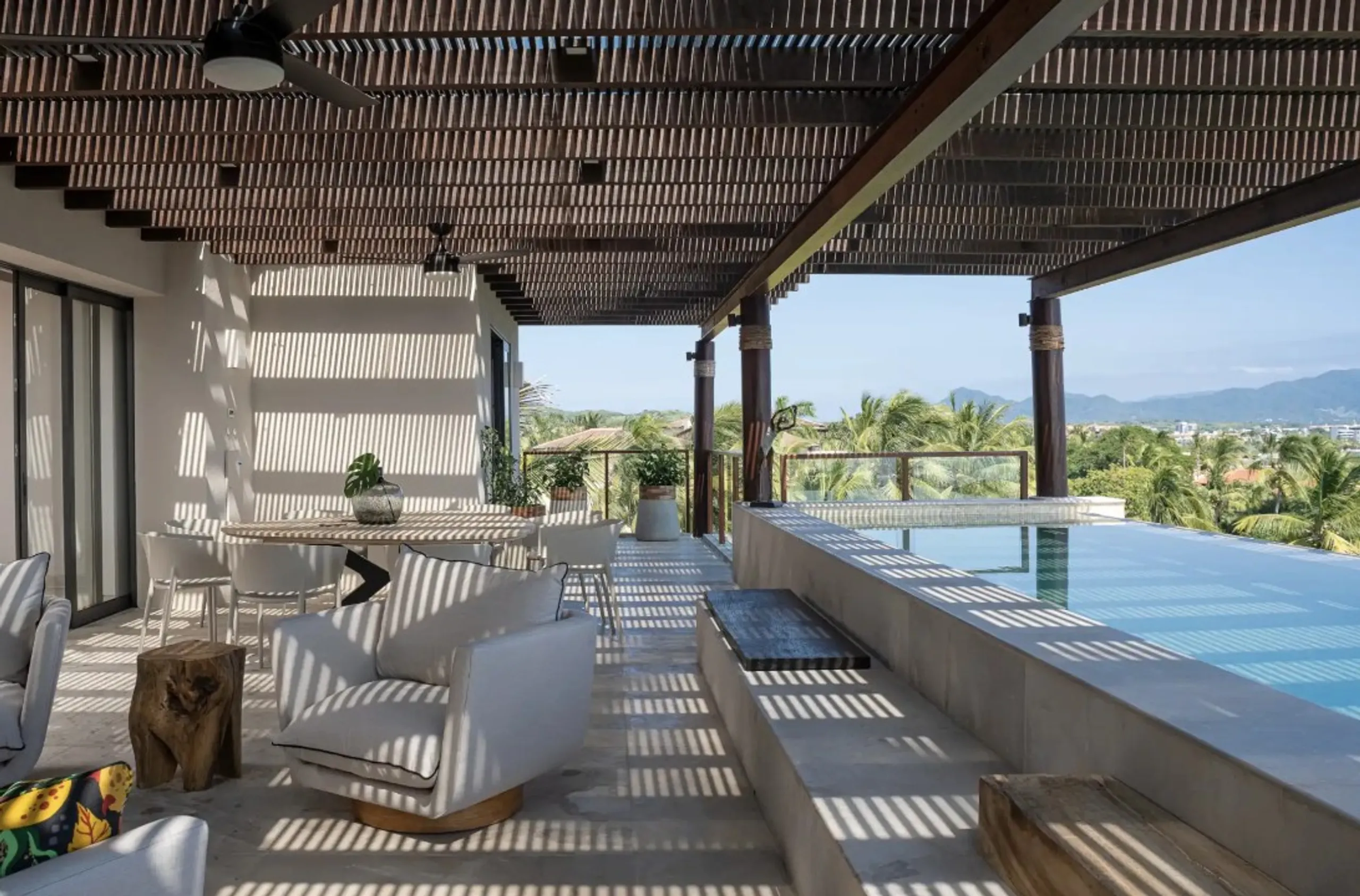 Inspiring El Encanto Villa with Infinity Pool, Staff & Ocean Views — photograph 2