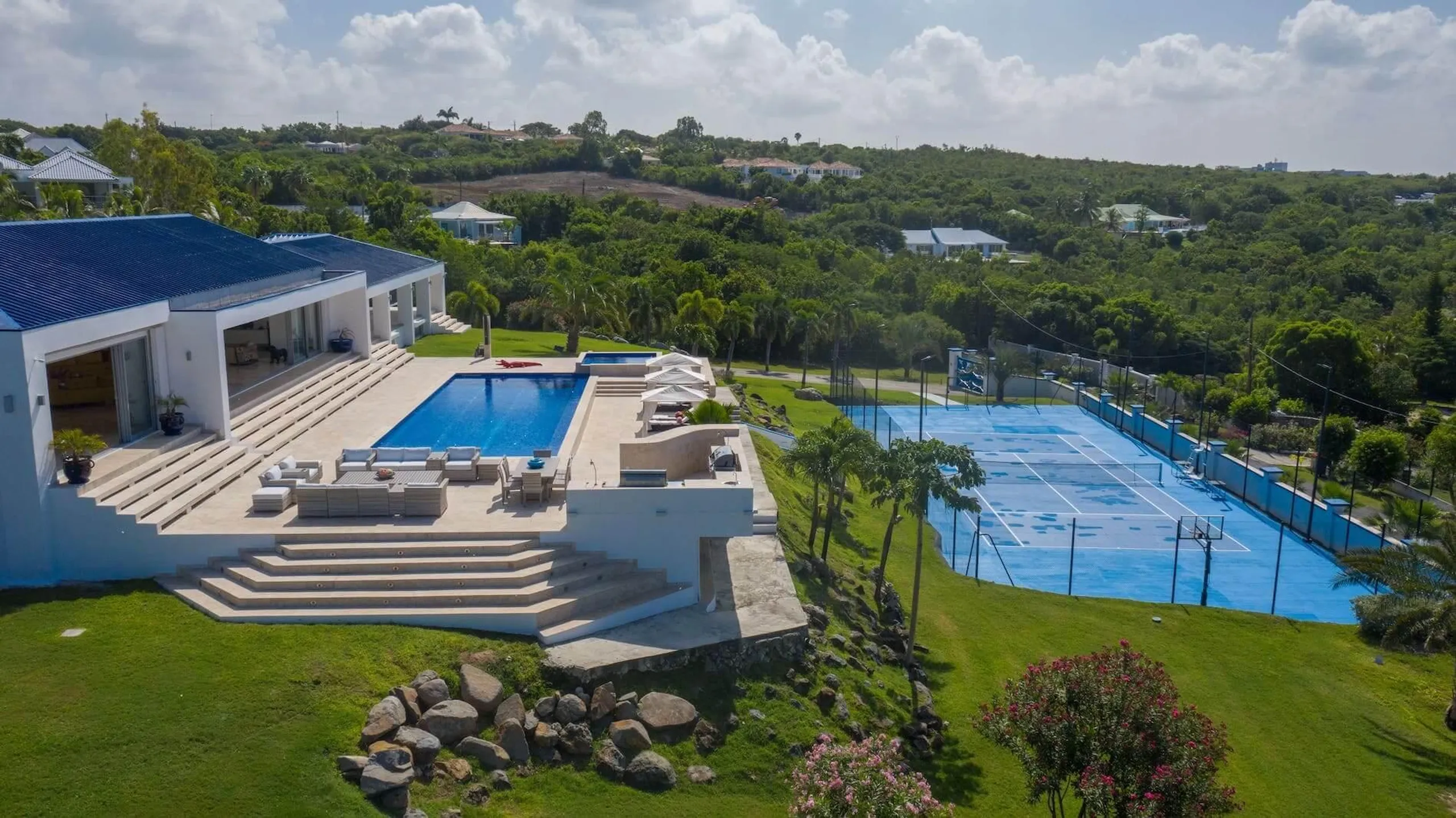 Luxe Retreat Villa with Private Pool, Tennis and Unmatched Views of Caribbean Sea — photograph 5