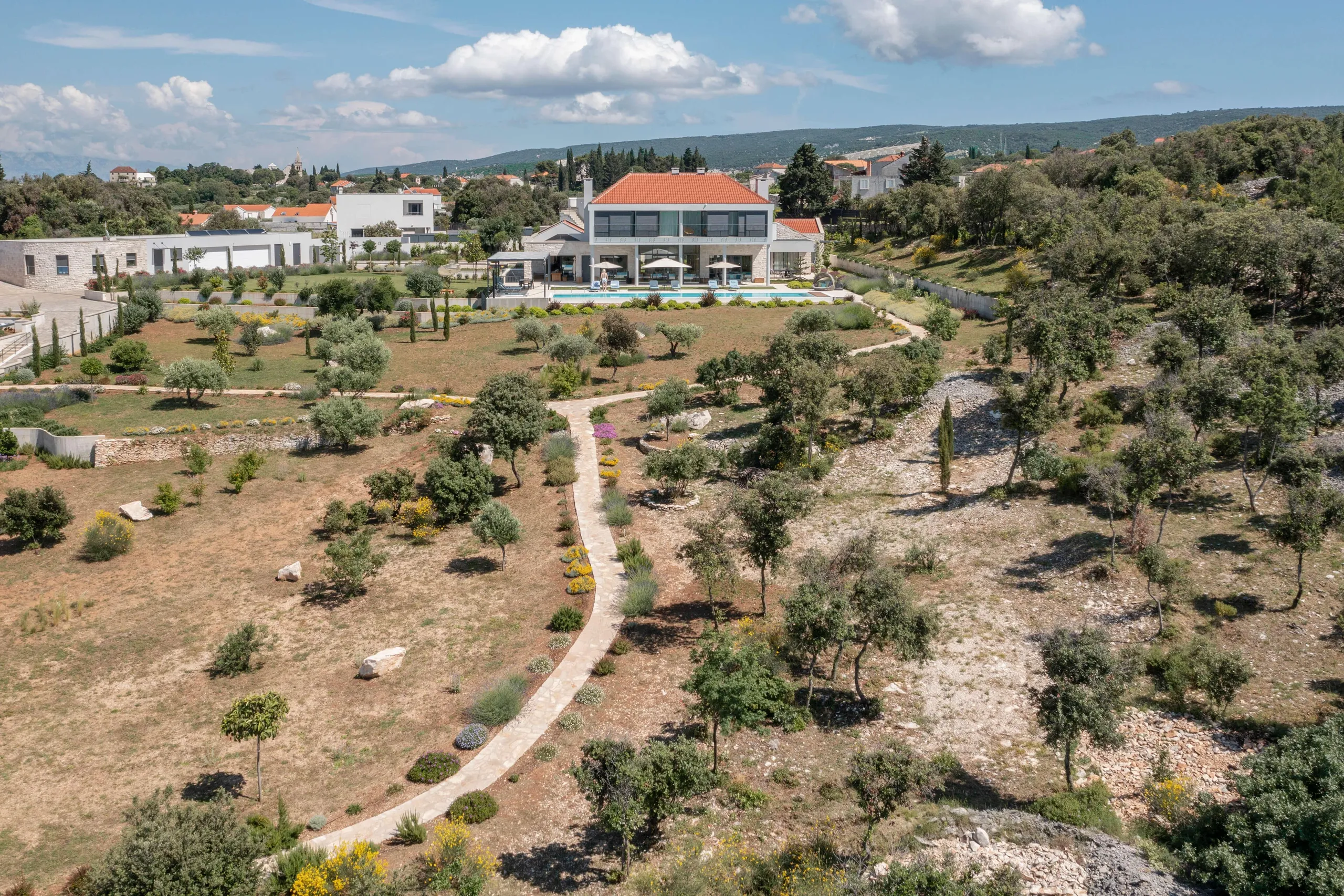 Unveiling Brac Luxury Retreat with Sparkling Pool and  Panoramic Views — photograph 7