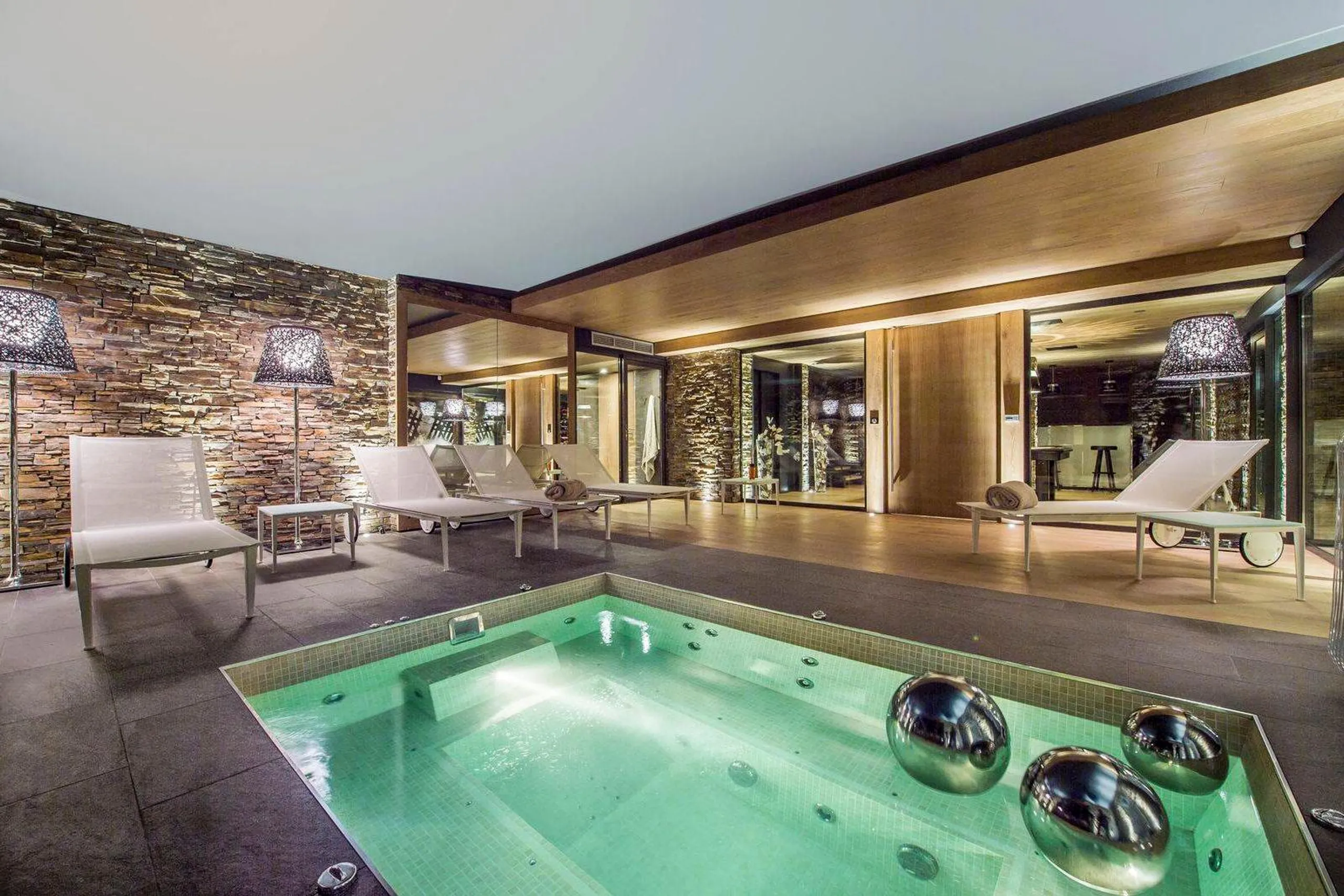 Fantastic 5BR Villa with Pool, Sauna and French Alps Views — photograph 2