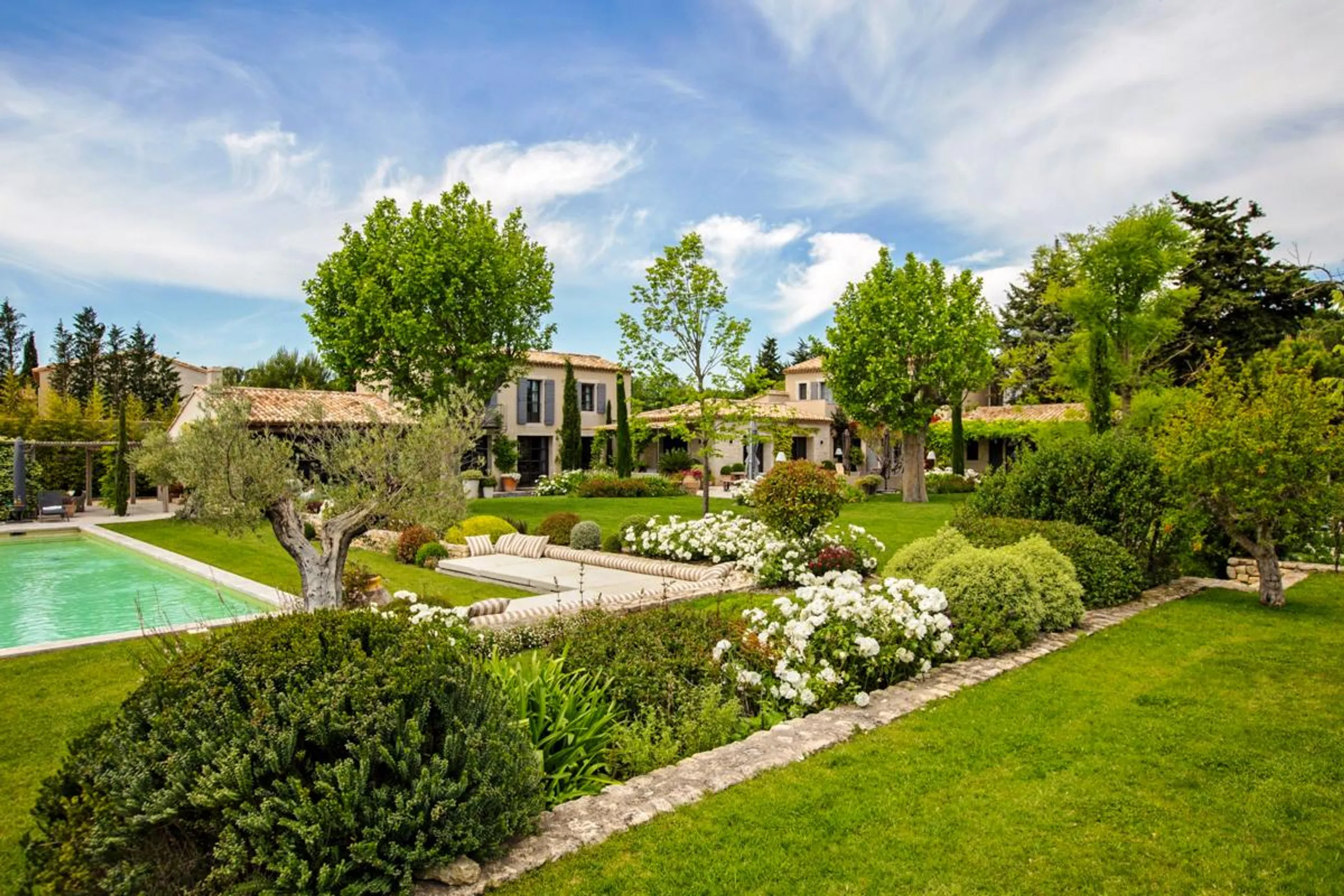 Relaxing Modern Villa with Private Pool and Garden — photograph 3
