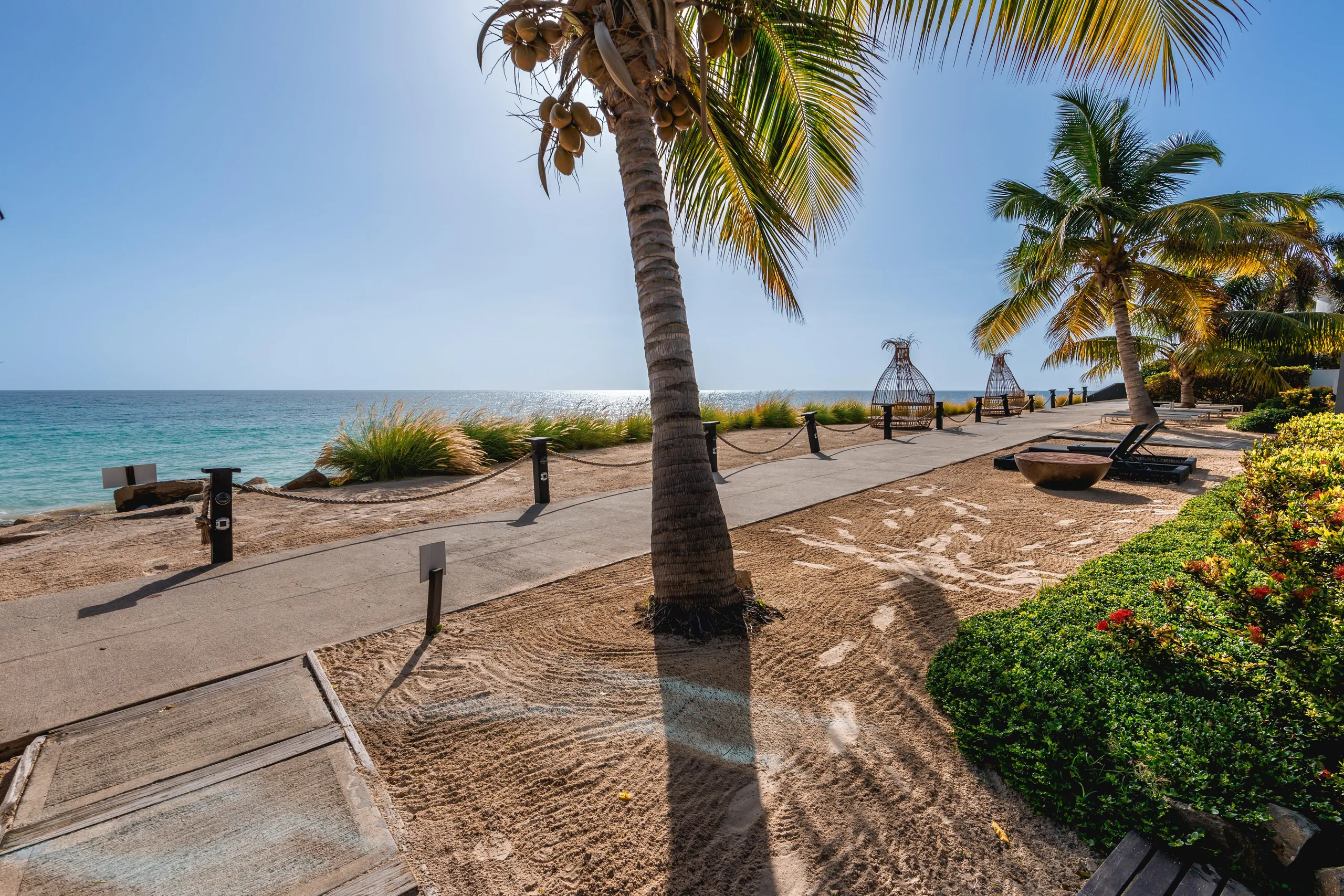 Posh Beachfront 3-Story Townhouse with Wrap-Around Terrace & Pool — photograph 4