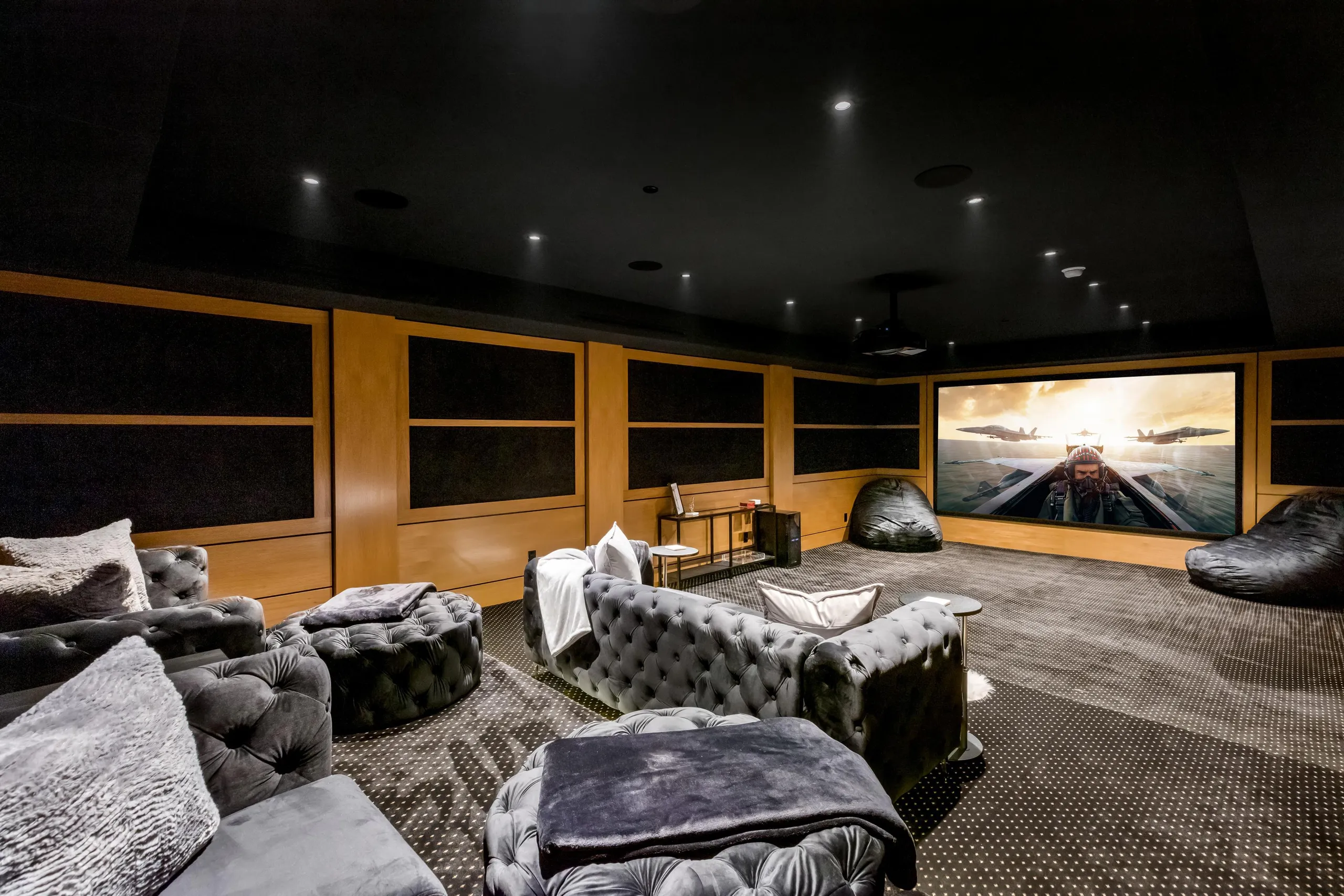 Los Angeles Grand Luxury Refined Style Villa with Home theater — photograph 5