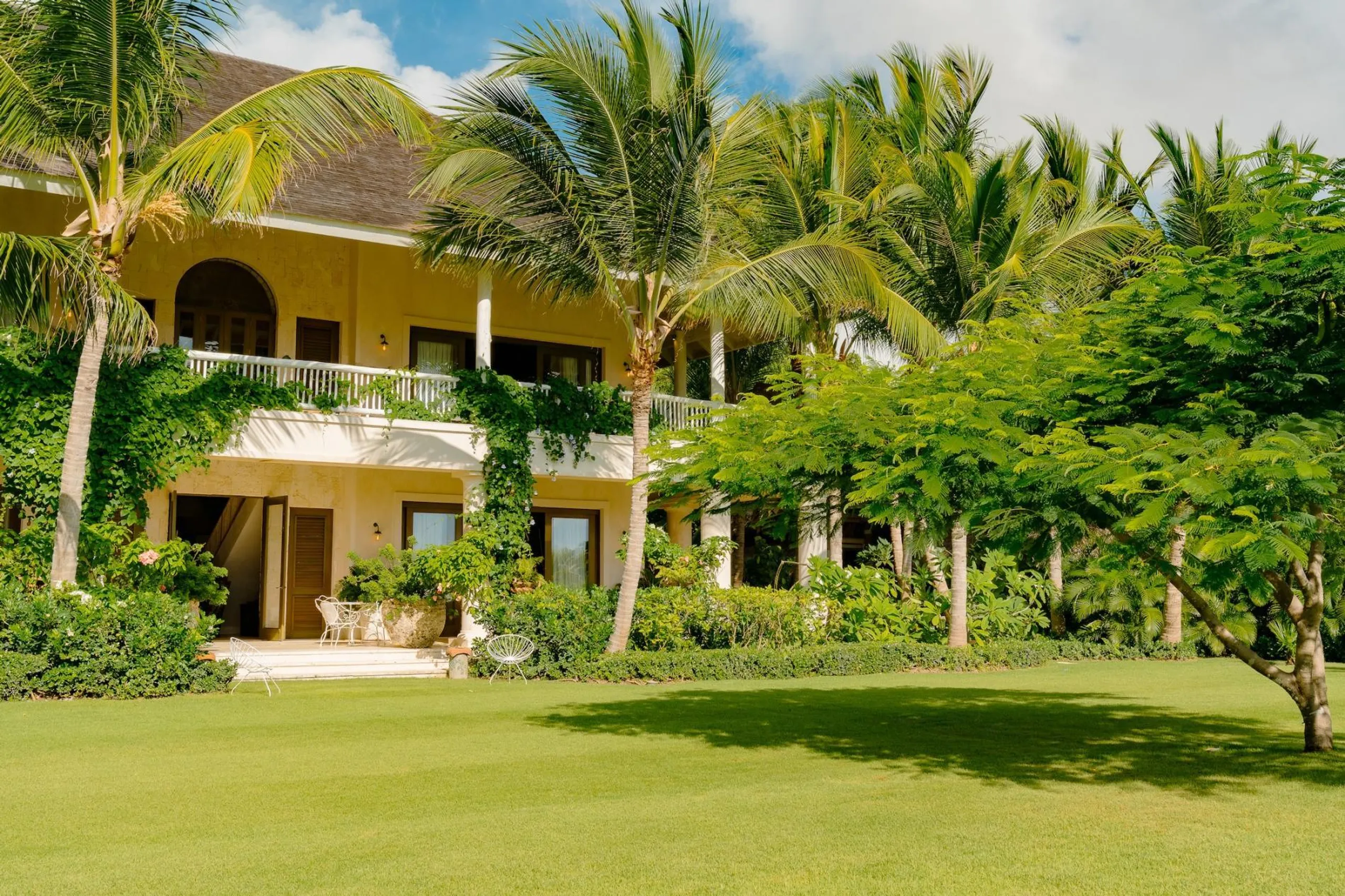 Radiant Higuey Retreat with Invigorating Pool — photograph 5