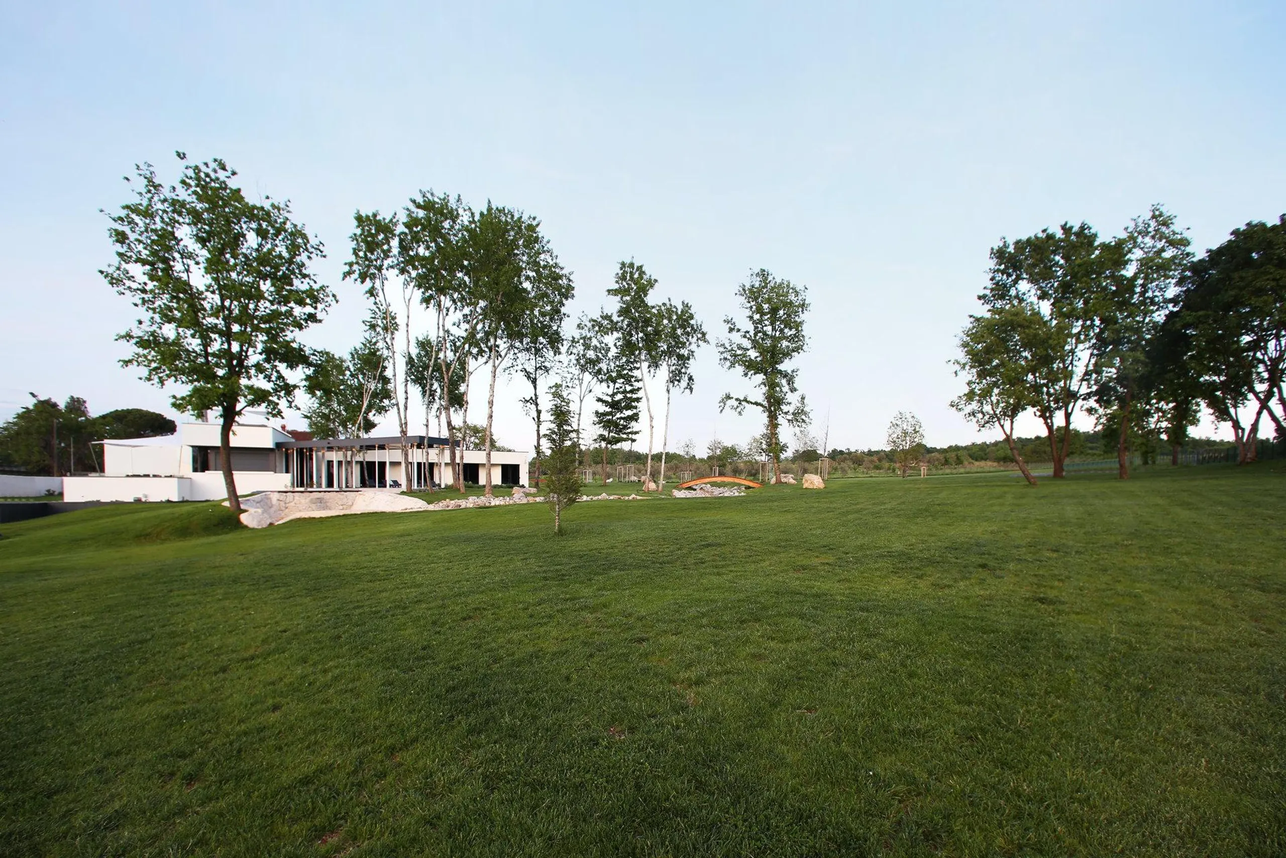 Exquisite Styled Villa with Private Pool, Gym and Sauna — photograph 4