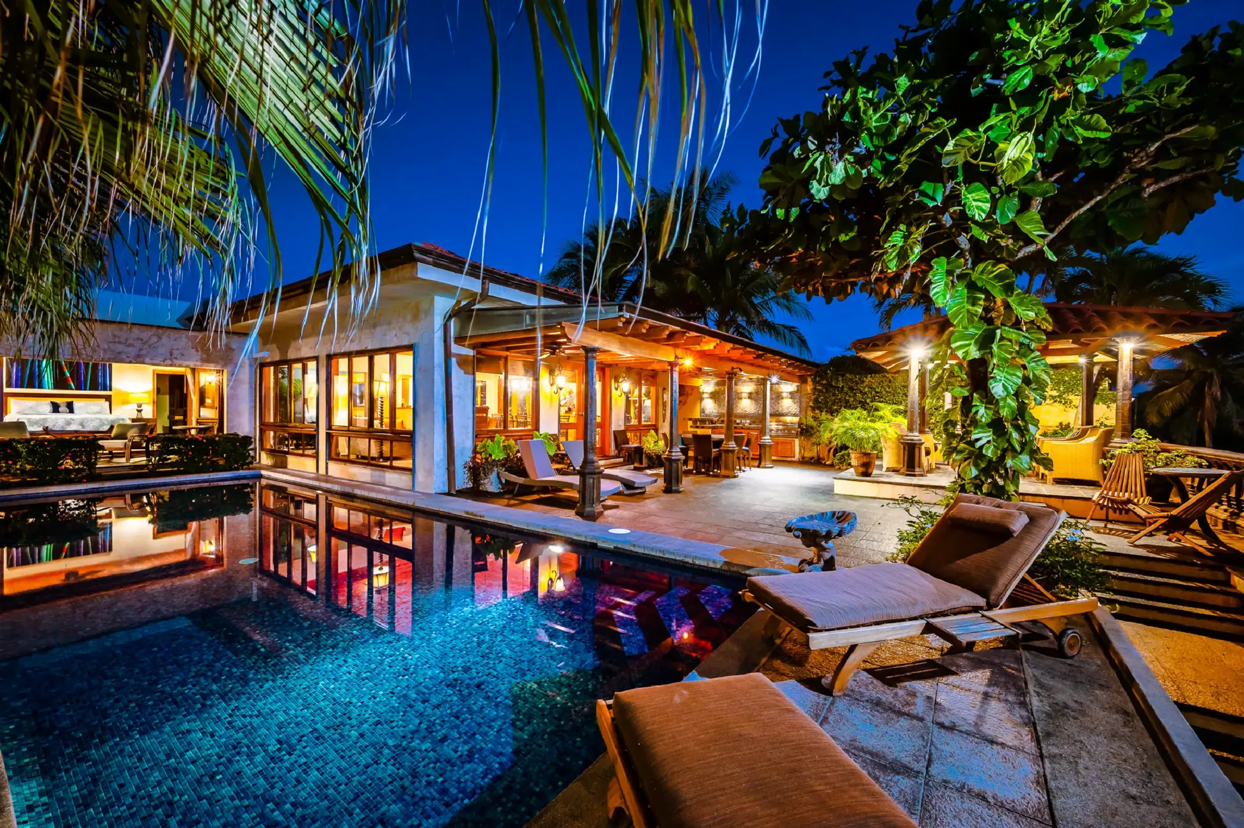 Exquisite Beachfront Villa with Private Infinity Pool and Tropical Gardens, Tamarindo
